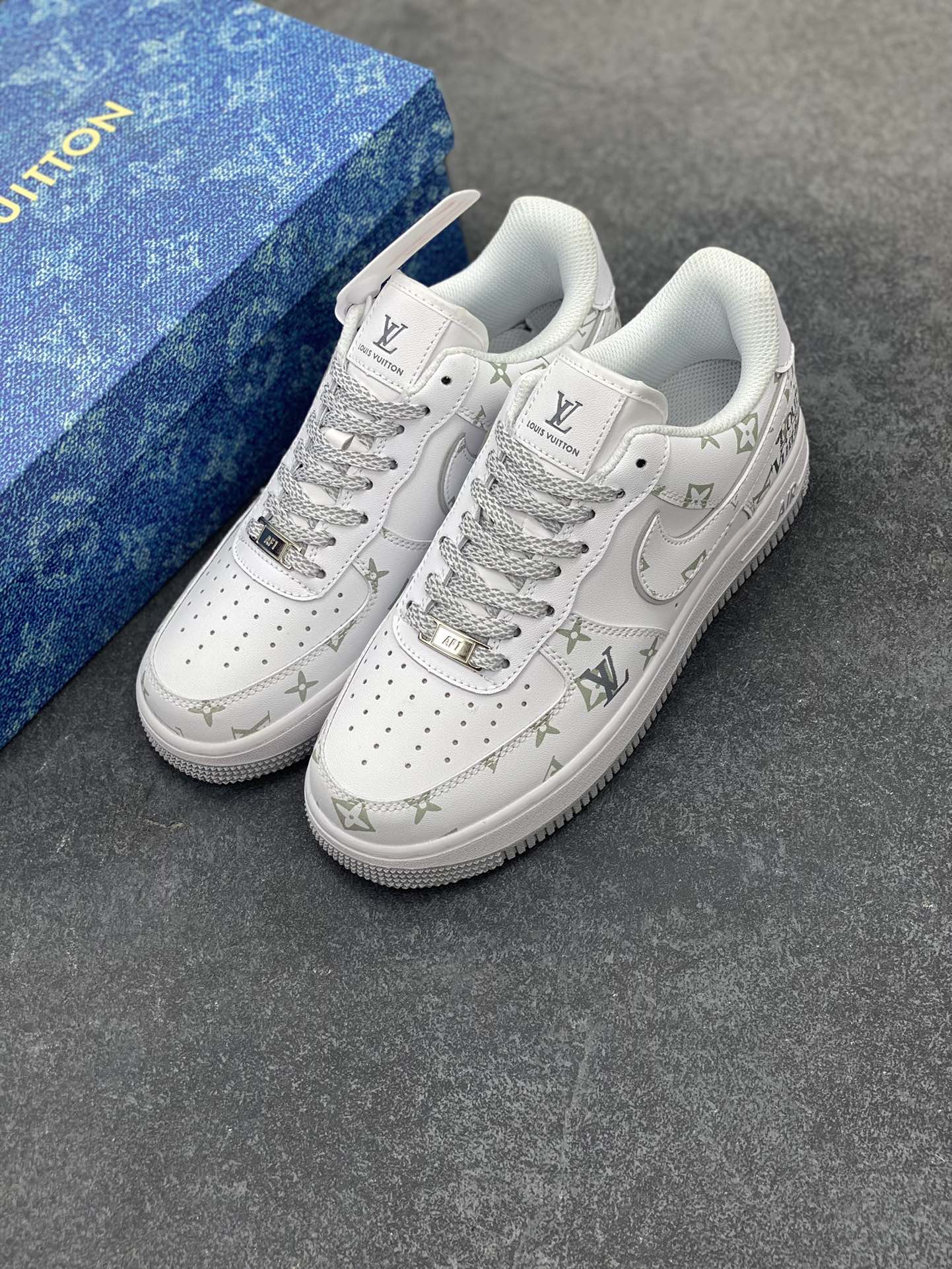 图片[8]-Nike Air Force 1 Low 空军一号低帮百搭休闲运动板鞋。柔软、弹性十足的缓震性能和出色的中底设计，横跨复古与现代的外型结合，造就出风靡全球三十多年的Force 1，直到今天还深受青睐。 货号：XD6188-004 尺码：36 36.5 37.5 38 38.5 39 40 40.5 41 42 42.5 43 44 44.5 45-选品中心