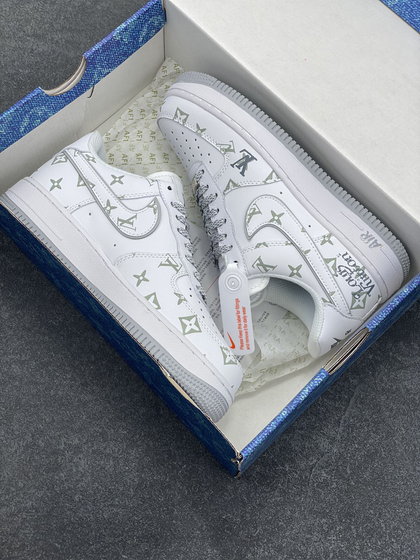 图片[9]-Nike Air Force 1 Low 空军一号低帮百搭休闲运动板鞋。柔软、弹性十足的缓震性能和出色的中底设计，横跨复古与现代的外型结合，造就出风靡全球三十多年的Force 1，直到今天还深受青睐。 货号：XD6188-004 尺码：36 36.5 37.5 38 38.5 39 40 40.5 41 42 42.5 43 44 44.5 45-选品中心