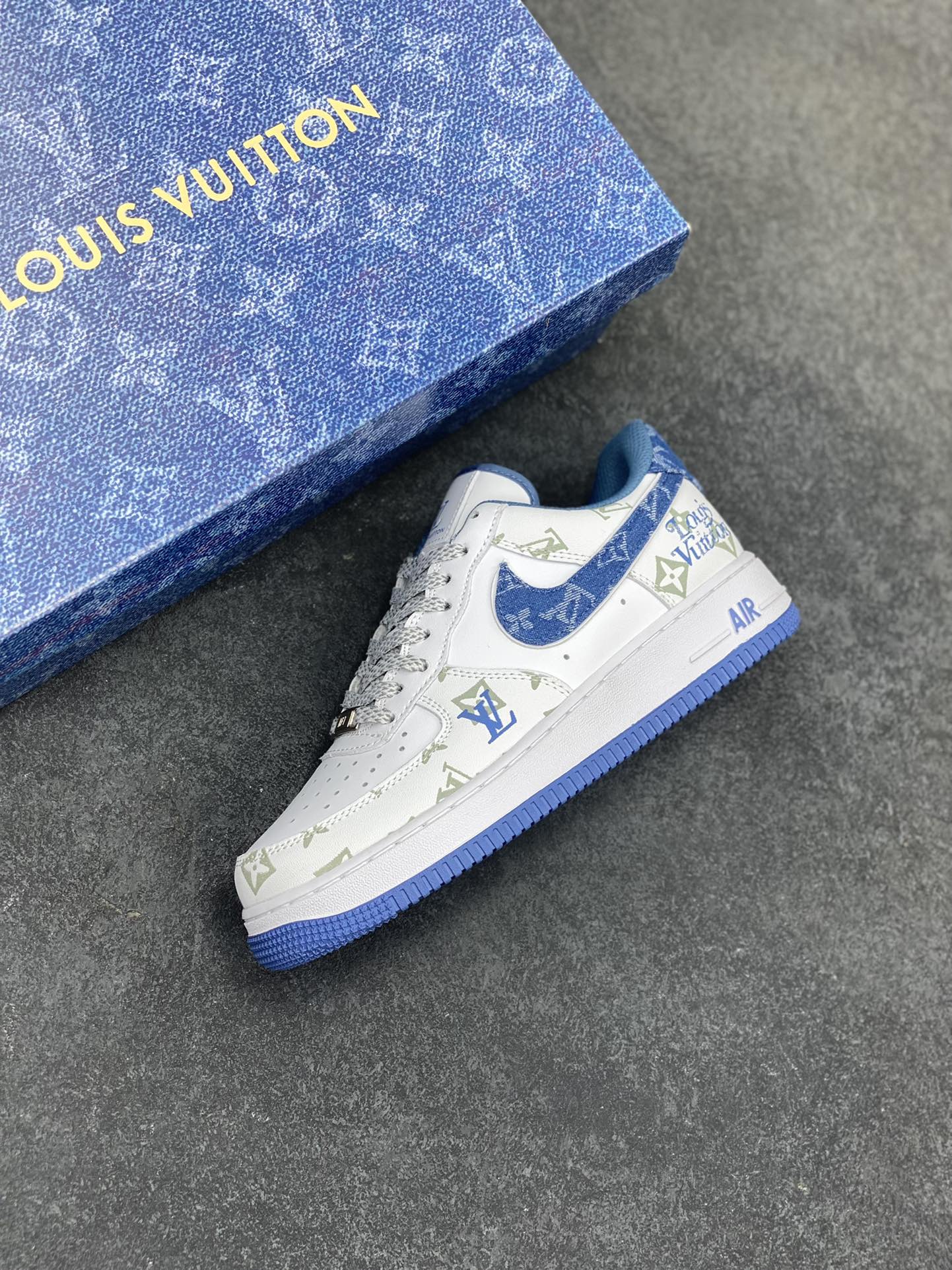 图片[7]-Nike Air Force 1 Low 空军一号低帮百搭休闲运动板鞋。柔软、弹性十足的缓震性能和出色的中底设计，横跨复古与现代的外型结合，造就出风靡全球三十多年的Force 1，直到今天还深受青睐。 货号：DR9868-600 尺码：36 36.5 37.5 38 38.5 39 40 40.5 41 42 42.5 43 44 44.5 45-选品中心