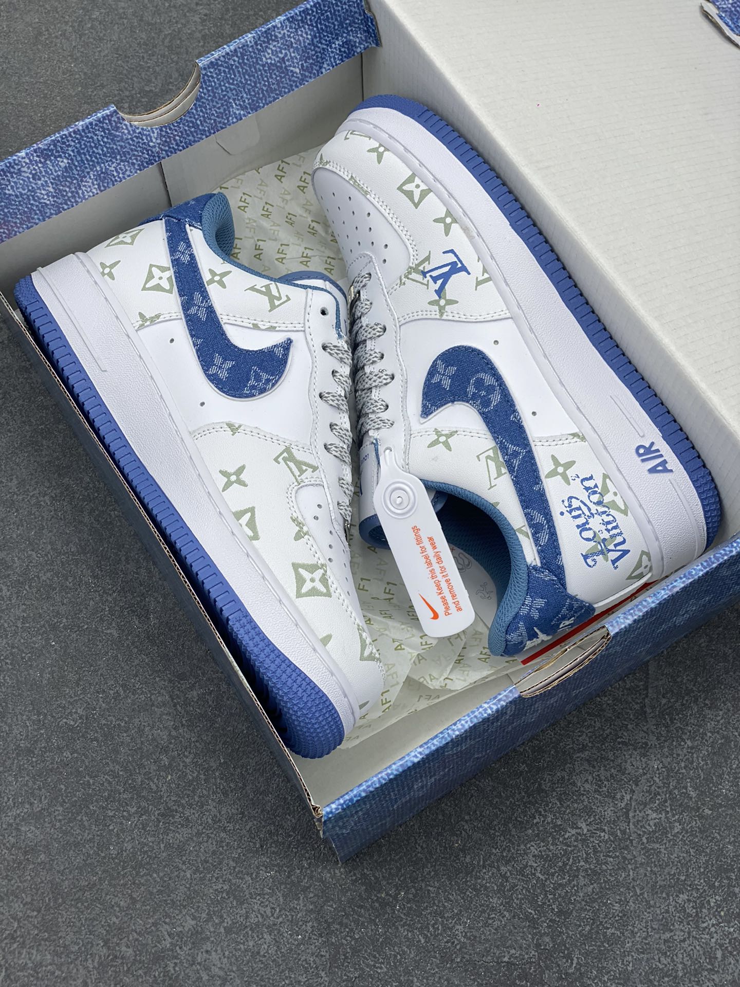 图片[9]-Nike Air Force 1 Low 空军一号低帮百搭休闲运动板鞋。柔软、弹性十足的缓震性能和出色的中底设计，横跨复古与现代的外型结合，造就出风靡全球三十多年的Force 1，直到今天还深受青睐。 货号：DR9868-600 尺码：36 36.5 37.5 38 38.5 39 40 40.5 41 42 42.5 43 44 44.5 45-选品中心