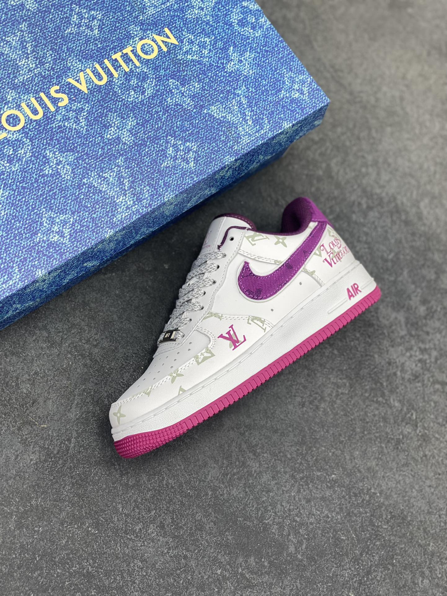 图片[7]-Nike Air Force 1 Low 空军一号低帮百搭休闲运动板鞋。柔软、弹性十足的缓震性能和出色的中底设计，横跨复古与现代的外型结合，造就出风靡全球三十多年的Force 1，直到今天还深受青睐。 货号：CV0670-500 尺码：36 36.5 37.5 38 38.5 39 40 40.5 41 42 42.5 43 44 44.5 45-选品中心