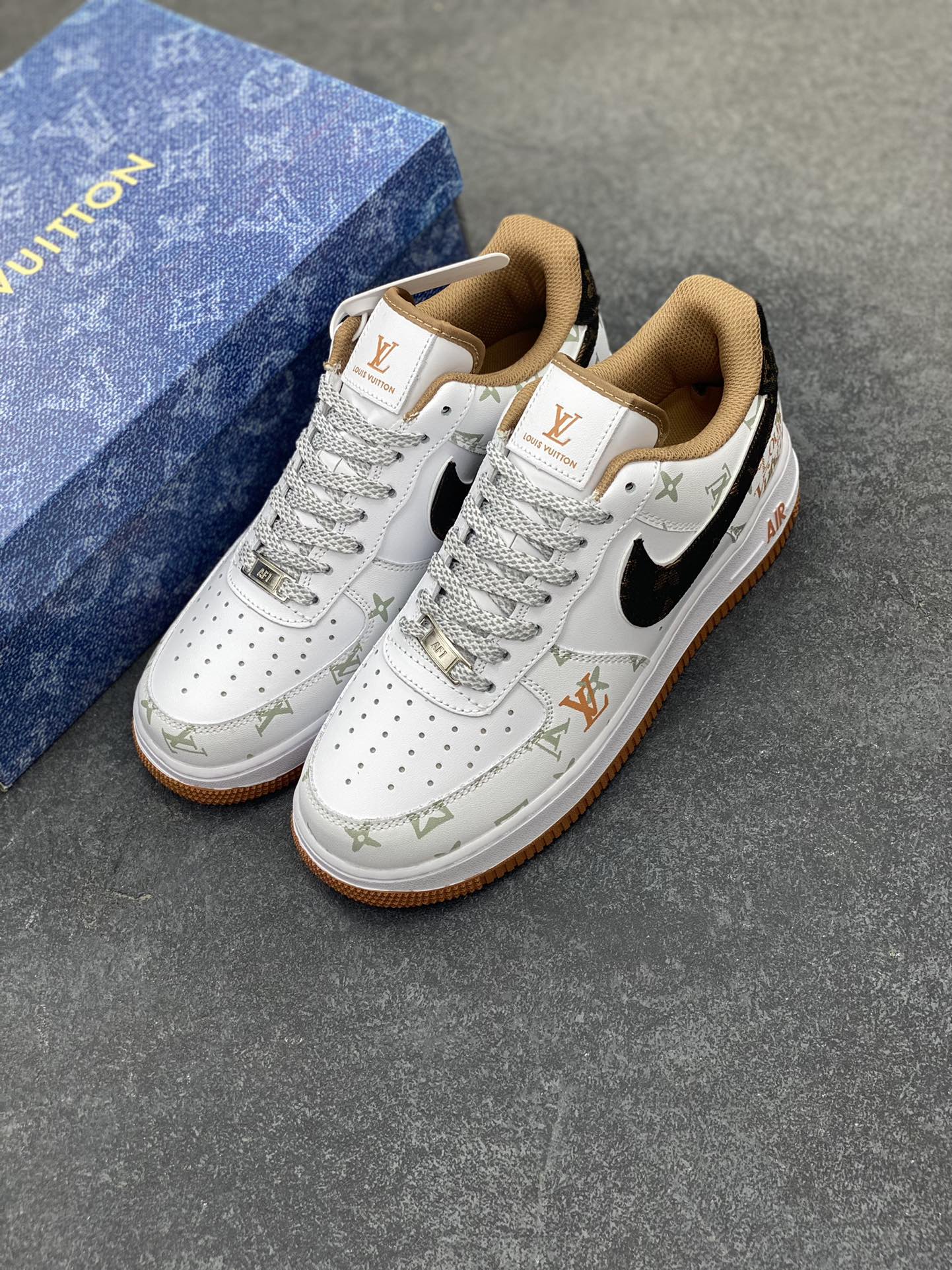 图片[8]-Nike Air Force 1 Low 空军一号低帮百搭休闲运动板鞋。柔软、弹性十足的缓震性能和出色的中底设计，横跨复古与现代的外型结合，造就出风靡全球三十多年的Force 1，直到今天还深受青睐。 货号：CV0670-600 尺码：36 36.5 37.5 38 38.5 39 40 40.5 41 42 42.5 43 44 44.5 45-选品中心