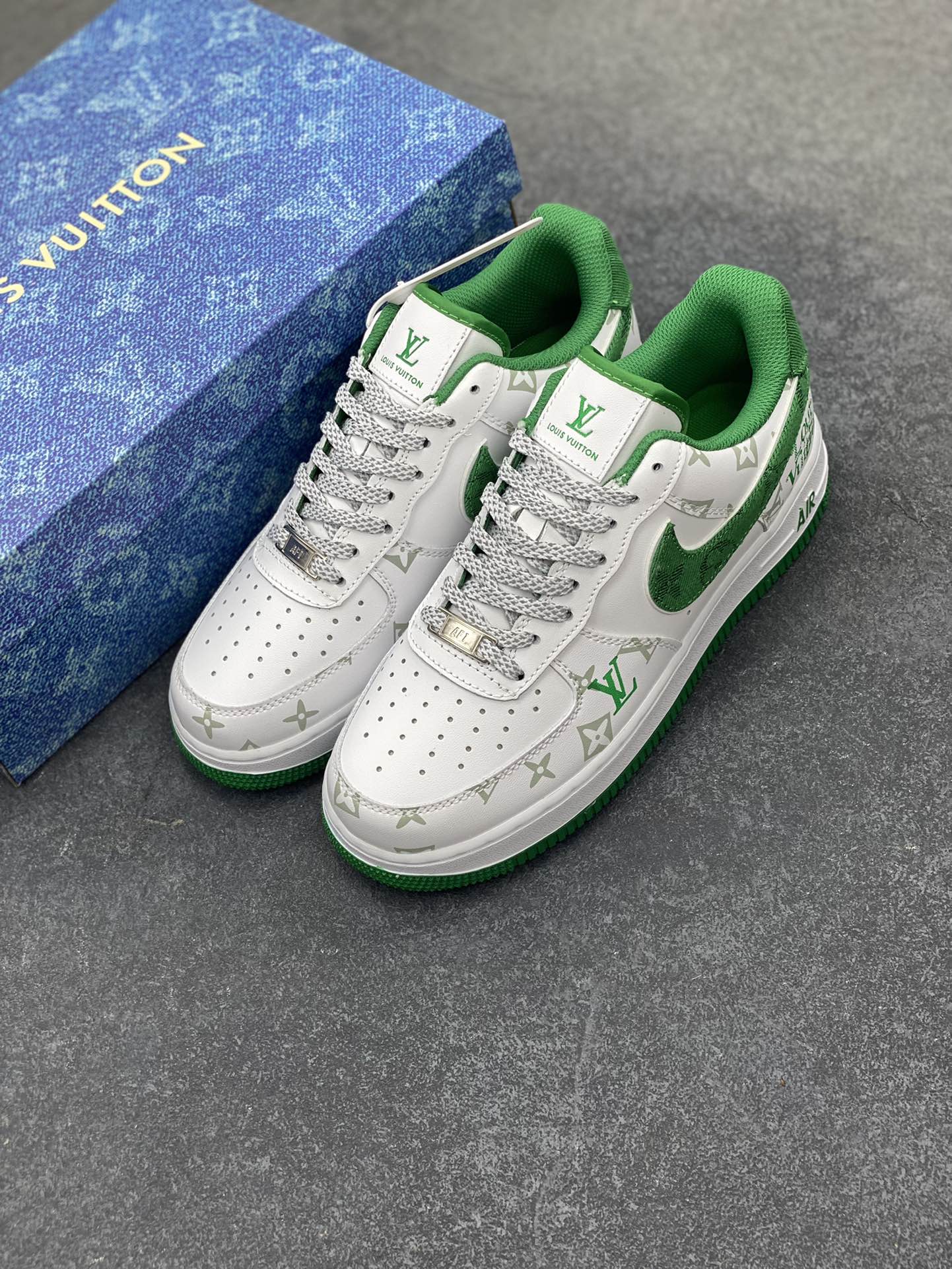 图片[8]-Nike Air Force 1 Low 空军一号低帮百搭休闲运动板鞋。柔软、弹性十足的缓震性能和出色的中底设计，横跨复古与现代的外型结合，造就出风靡全球三十多年的Force 1，直到今天还深受青睐。 货号：CV0670-400 尺码：36 36.5 37.5 38 38.5 39 40 40.5 41 42 42.5 43 44 44.5 45-选品中心