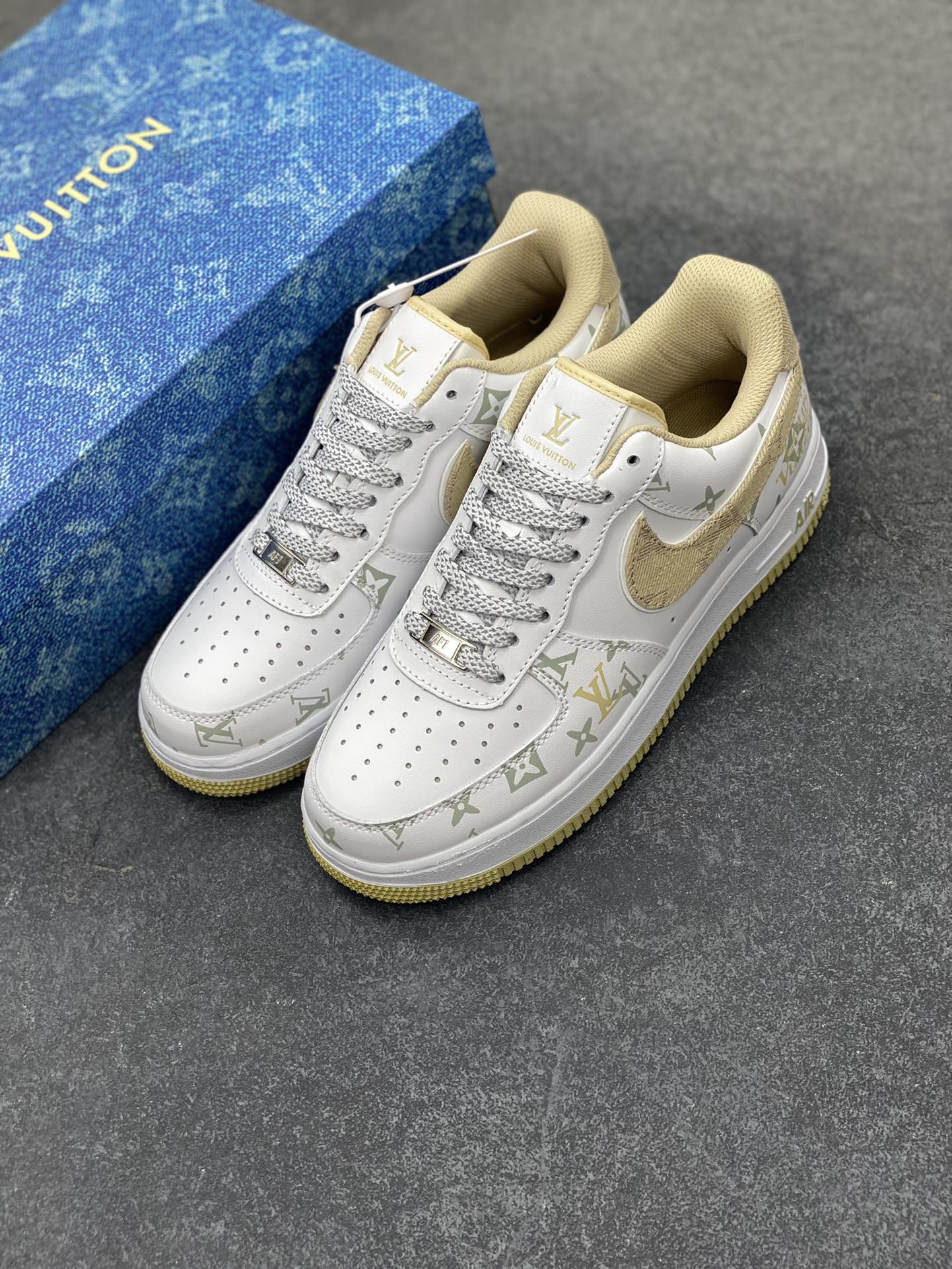 图片[8]-Nike Air Force 1 Low 空军一号低帮百搭休闲运动板鞋。柔软、弹性十足的缓震性能和出色的中底设计，横跨复古与现代的外型结合，造就出风靡全球三十多年的Force 1，直到今天还深受青睐。 货号：CV0670-100 尺码：36 36.5 37.5 38 38.5 39 40 40.5 41 42 42.5 43 44 44.5 45-选品中心