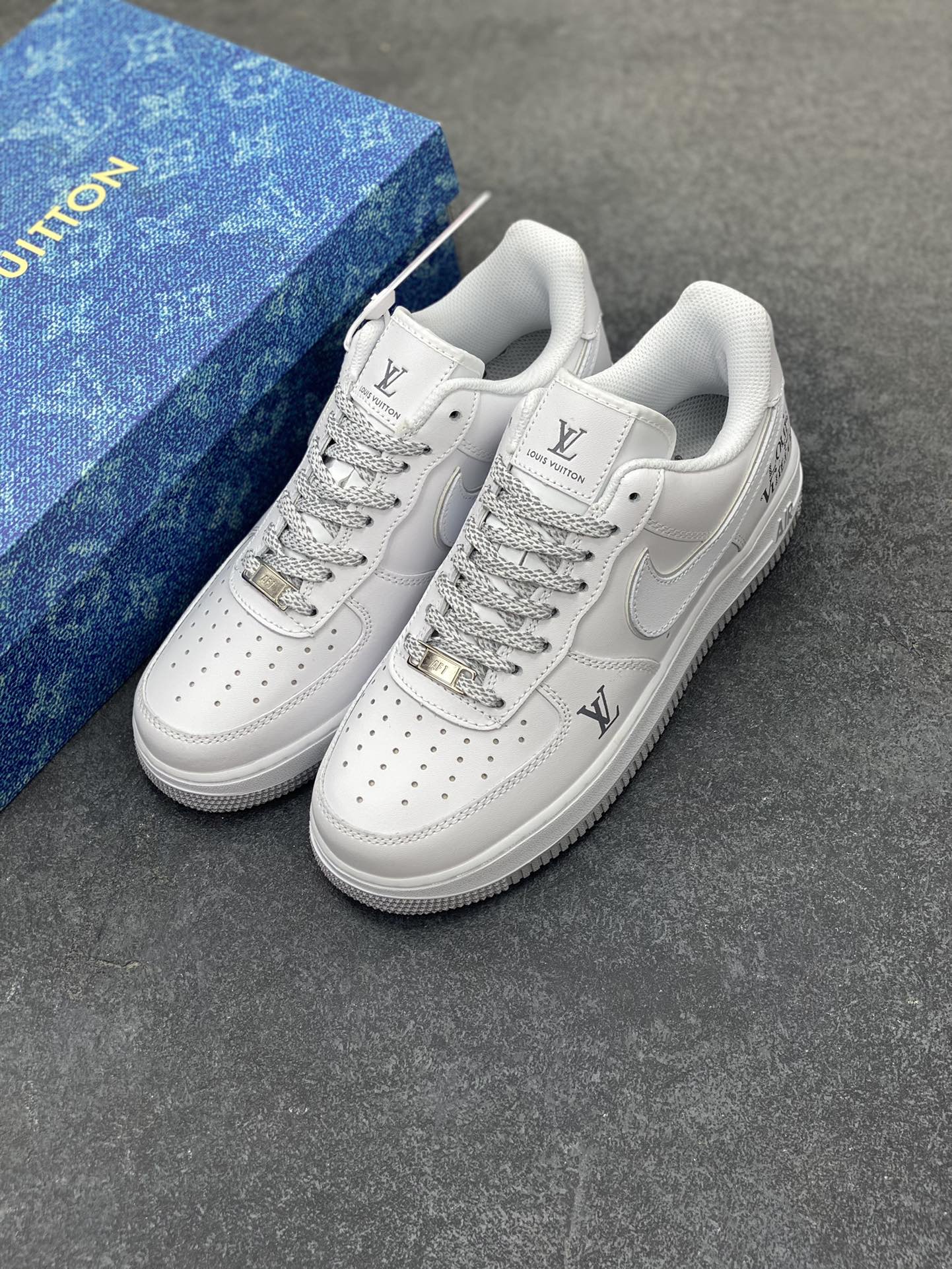 图片[8]-Nike Air Force 1 Low 空军一号低帮百搭休闲运动板鞋。柔软、弹性十足的缓震性能和出色的中底设计，横跨复古与现代的外型结合，造就出风靡全球三十多年的Force 1，直到今天还深受青睐。 货号：XD6188-004 尺码：36 36.5 37.5 38 38.5 39 40 40.5 41 42 42.5 43 44 44.5 45-选品中心