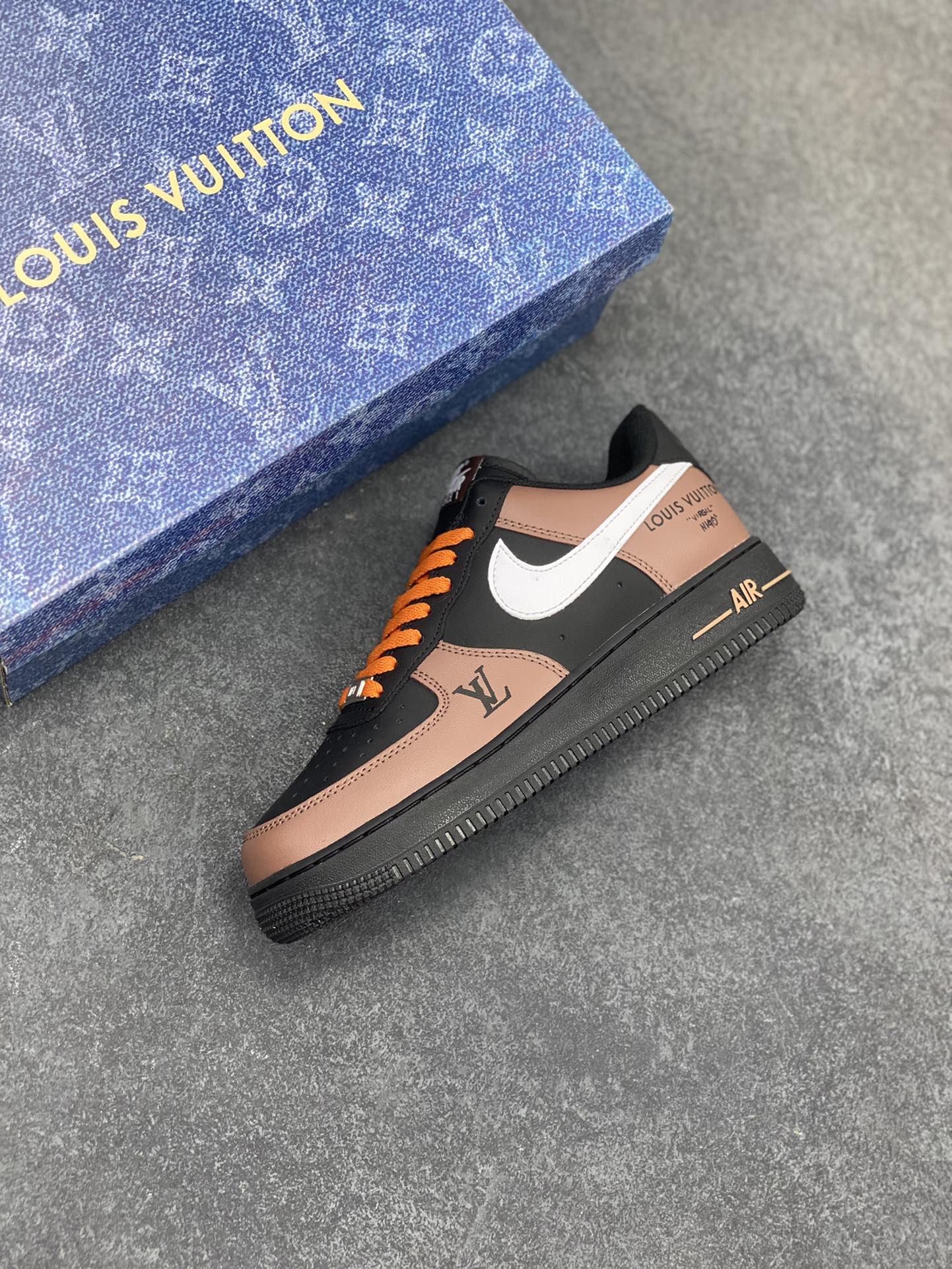 图片[7]-Nike Air Force 1 Low 空军一号低帮百搭休闲运动板鞋。柔软、弹性十足的缓震性能和出色的中底设计，横跨复古与现代的外型结合，造就出风靡全球三十多年的Force 1，直到今天还深受青睐。 货号：808788-624 尺码：36 36.5 37.5 38 38.5 39 40 40.5 41 42 42.5 43 44 44.5 45-选品中心