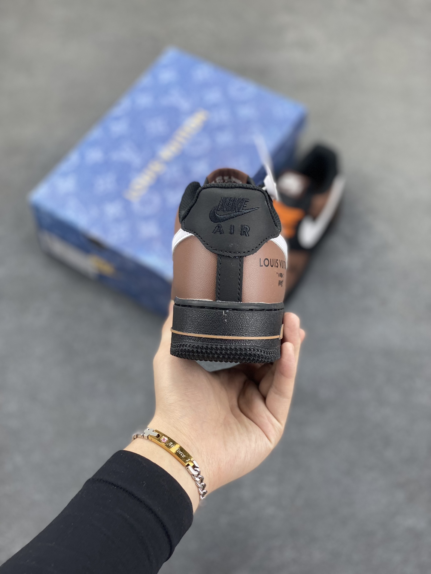 图片[4]-Nike Air Force 1 Low 空军一号低帮百搭休闲运动板鞋。柔软、弹性十足的缓震性能和出色的中底设计，横跨复古与现代的外型结合，造就出风靡全球三十多年的Force 1，直到今天还深受青睐。 货号：808788-624 尺码：36 36.5 37.5 38 38.5 39 40 40.5 41 42 42.5 43 44 44.5 45-选品中心