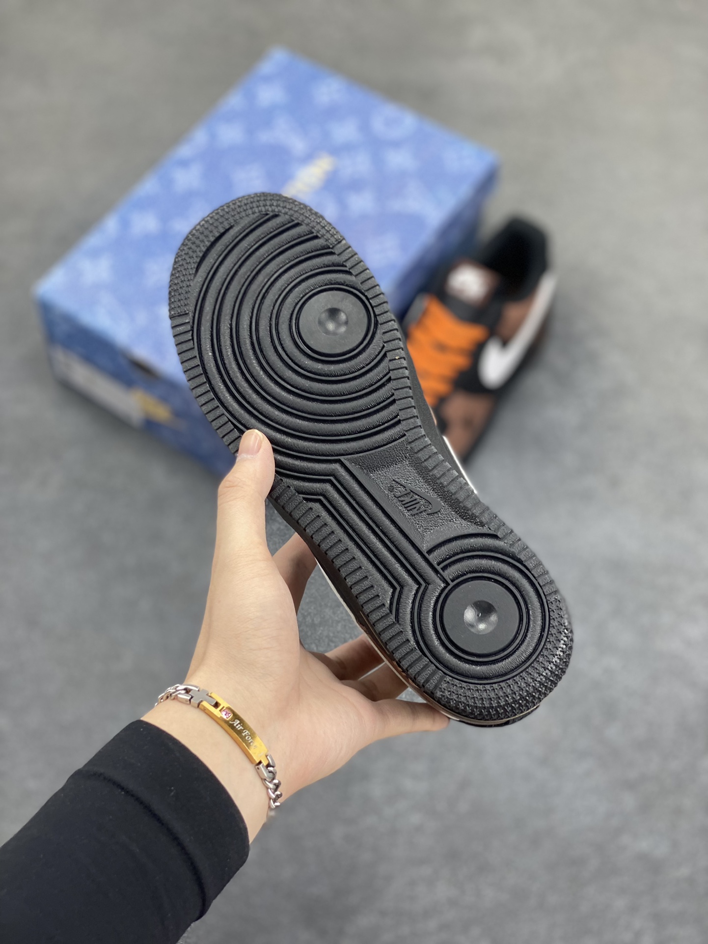 图片[5]-Nike Air Force 1 Low 空军一号低帮百搭休闲运动板鞋。柔软、弹性十足的缓震性能和出色的中底设计，横跨复古与现代的外型结合，造就出风靡全球三十多年的Force 1，直到今天还深受青睐。 货号：808788-624 尺码：36 36.5 37.5 38 38.5 39 40 40.5 41 42 42.5 43 44 44.5 45-选品中心