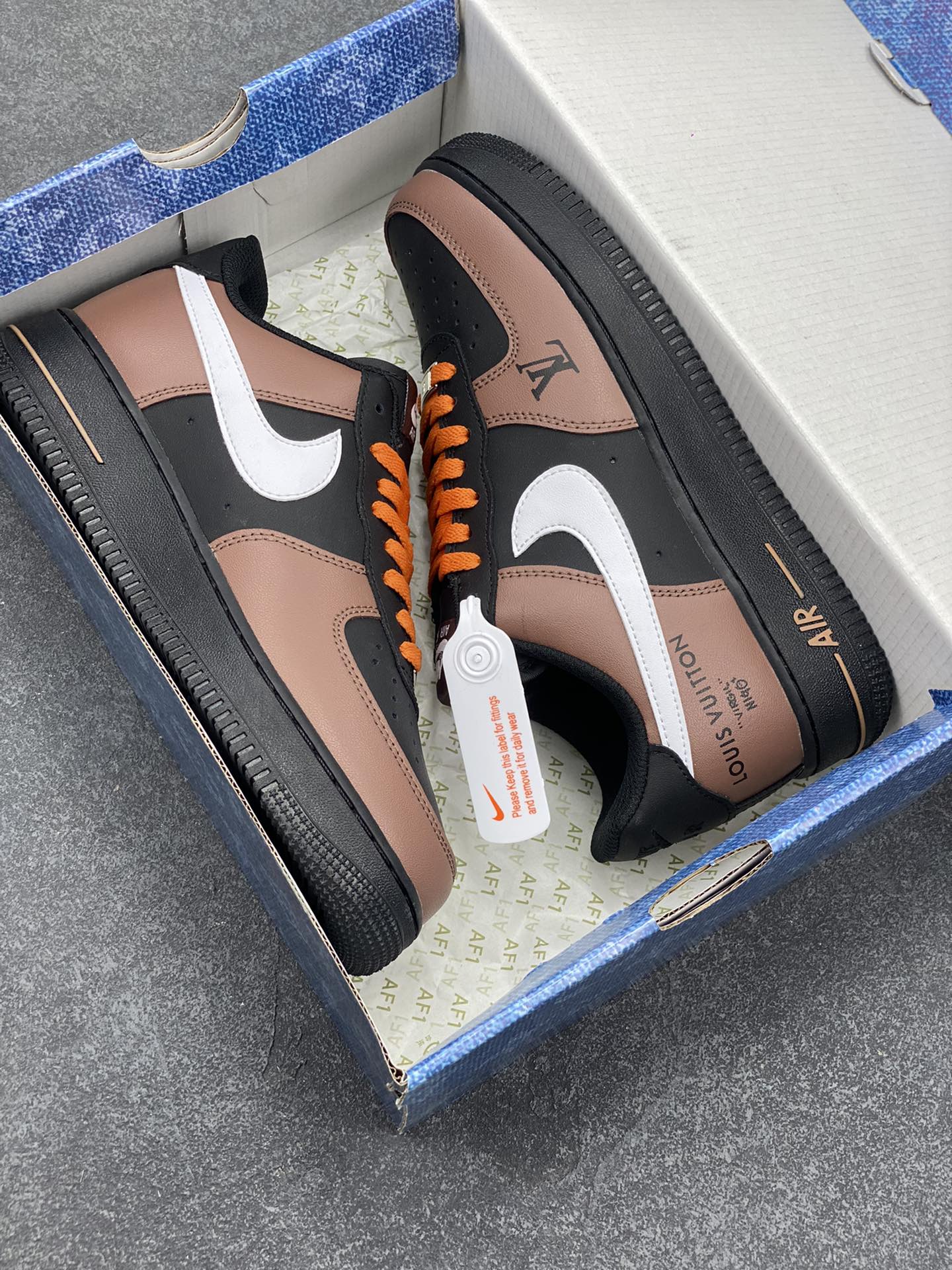 图片[9]-Nike Air Force 1 Low 空军一号低帮百搭休闲运动板鞋。柔软、弹性十足的缓震性能和出色的中底设计，横跨复古与现代的外型结合，造就出风靡全球三十多年的Force 1，直到今天还深受青睐。 货号：808788-624 尺码：36 36.5 37.5 38 38.5 39 40 40.5 41 42 42.5 43 44 44.5 45-选品中心