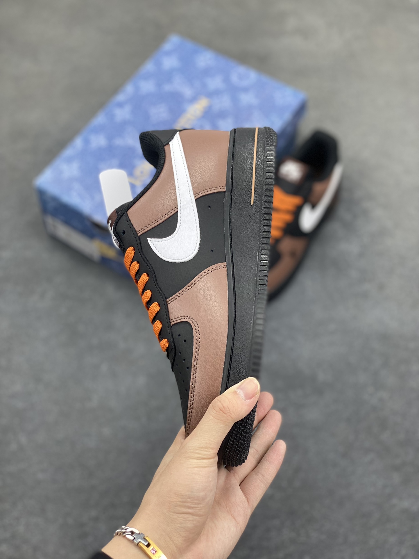 图片[3]-Nike Air Force 1 Low 空军一号低帮百搭休闲运动板鞋。柔软、弹性十足的缓震性能和出色的中底设计，横跨复古与现代的外型结合，造就出风靡全球三十多年的Force 1，直到今天还深受青睐。 货号：808788-624 尺码：36 36.5 37.5 38 38.5 39 40 40.5 41 42 42.5 43 44 44.5 45-选品中心