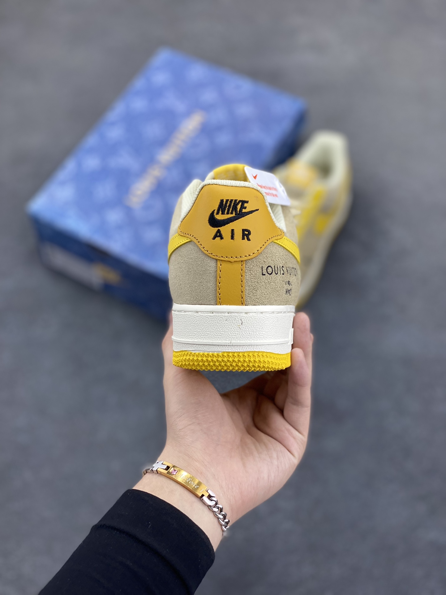 图片[4]-Nike Air Force 1 Low 空军一号低帮百搭休闲运动板鞋。柔软、弹性十足的缓震性能和出色的中底设计，横跨复古与现代的外型结合，造就出风靡全球三十多年的Force 1，直到今天还深受青睐。 货号：HQ2037-322 尺码：36 36.5 37.5 38 38.5 39 40 40.5 41 42 42.5 43 44 44.5 45-选品中心