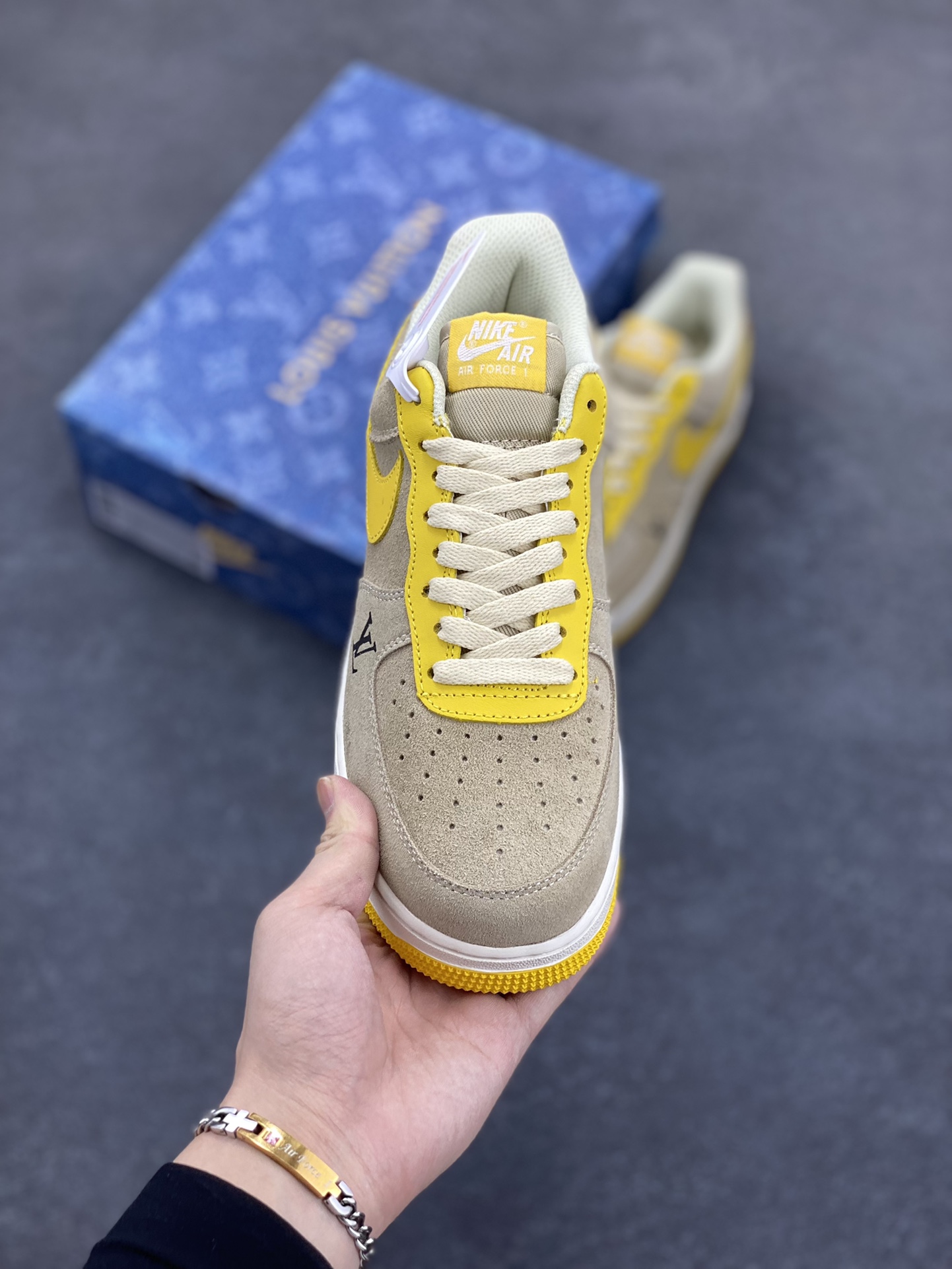 图片[2]-Nike Air Force 1 Low 空军一号低帮百搭休闲运动板鞋。柔软、弹性十足的缓震性能和出色的中底设计，横跨复古与现代的外型结合，造就出风靡全球三十多年的Force 1，直到今天还深受青睐。 货号：HQ2037-322 尺码：36 36.5 37.5 38 38.5 39 40 40.5 41 42 42.5 43 44 44.5 45-选品中心