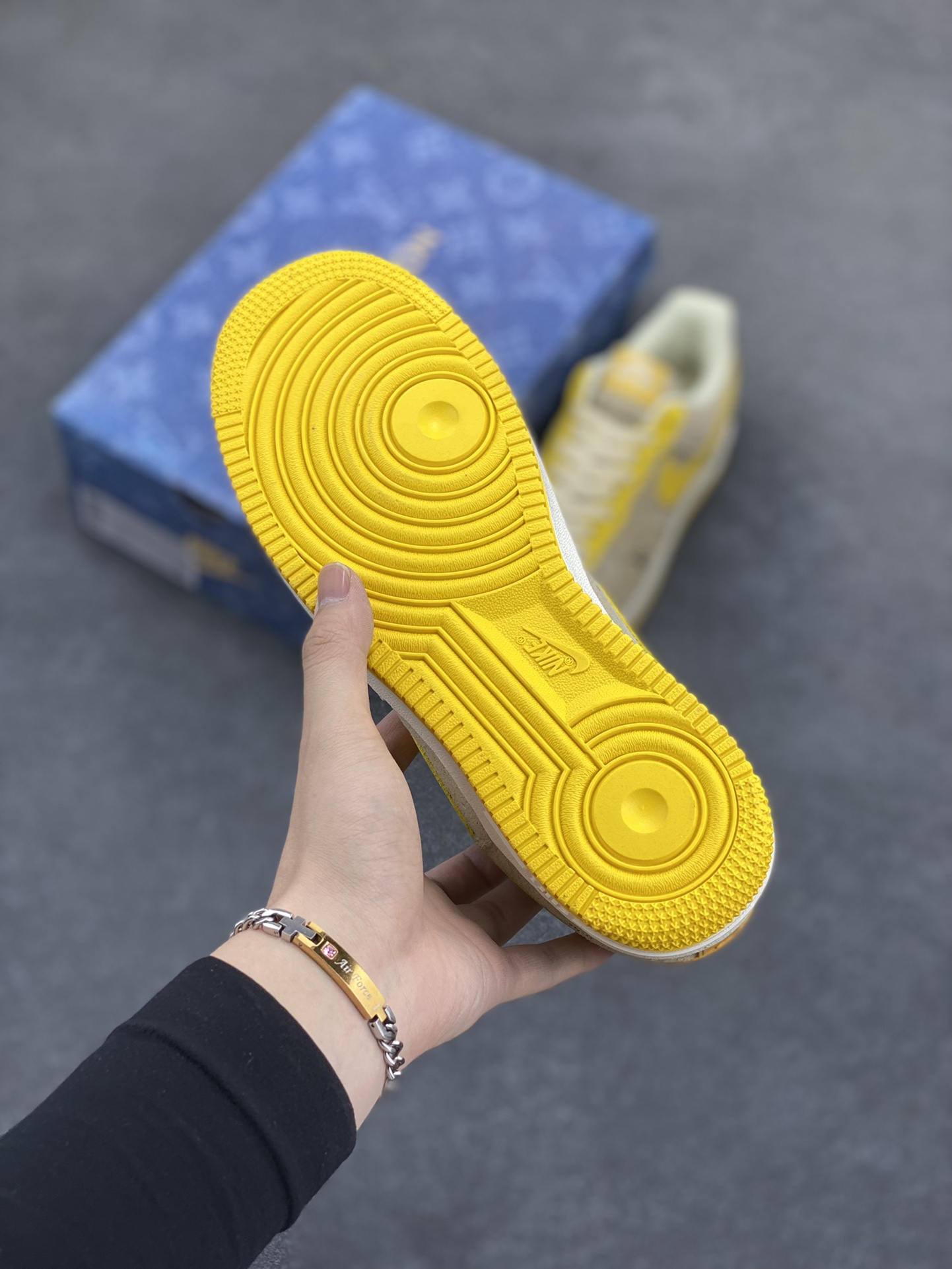 图片[5]-Nike Air Force 1 Low 空军一号低帮百搭休闲运动板鞋。柔软、弹性十足的缓震性能和出色的中底设计，横跨复古与现代的外型结合，造就出风靡全球三十多年的Force 1，直到今天还深受青睐。 货号：HQ2037-322 尺码：36 36.5 37.5 38 38.5 39 40 40.5 41 42 42.5 43 44 44.5 45-选品中心