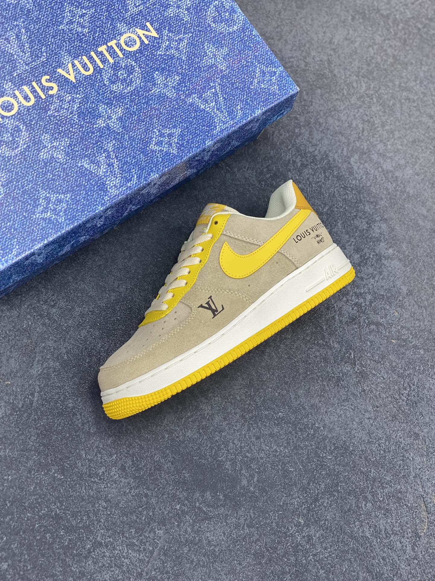 图片[7]-Nike Air Force 1 Low 空军一号低帮百搭休闲运动板鞋。柔软、弹性十足的缓震性能和出色的中底设计，横跨复古与现代的外型结合，造就出风靡全球三十多年的Force 1，直到今天还深受青睐。 货号：HQ2037-322 尺码：36 36.5 37.5 38 38.5 39 40 40.5 41 42 42.5 43 44 44.5 45-选品中心