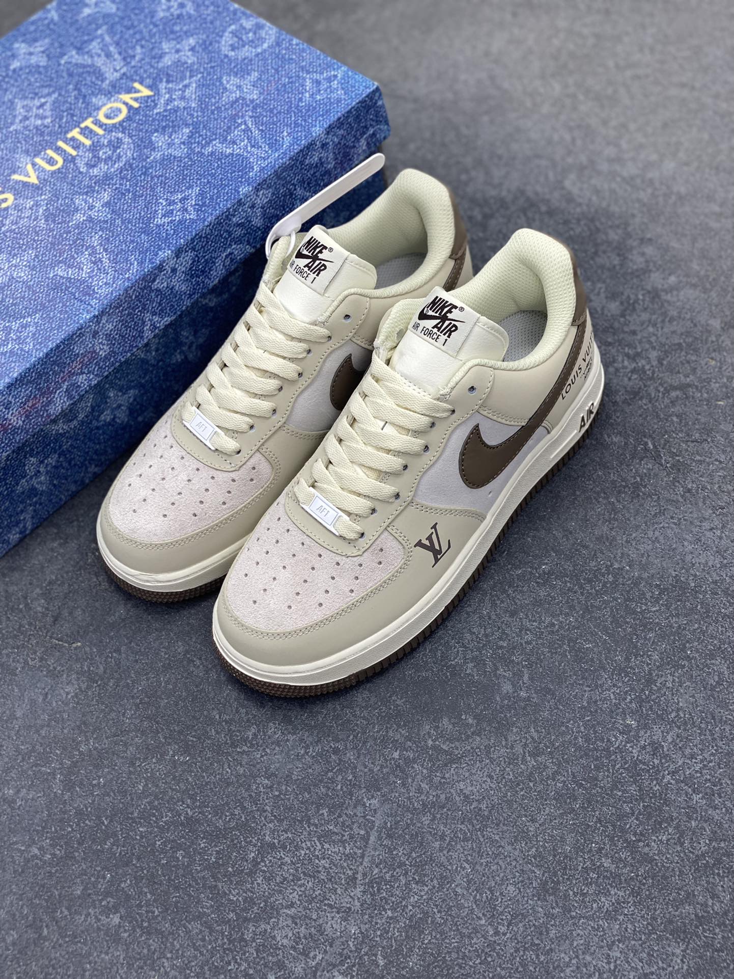 图片[8]-Nike Air Force 1 Low 空军一号低帮百搭休闲运动板鞋。柔软、弹性十足的缓震性能和出色的中底设计，横跨复古与现代的外型结合，造就出风靡全球三十多年的Force 1，直到今天还深受青睐。 货号：BS6055-301 尺码：36 36.5 37.5 38 38.5 39 40 40.5 41 42 42.5 43 44 44.5 45-选品中心
