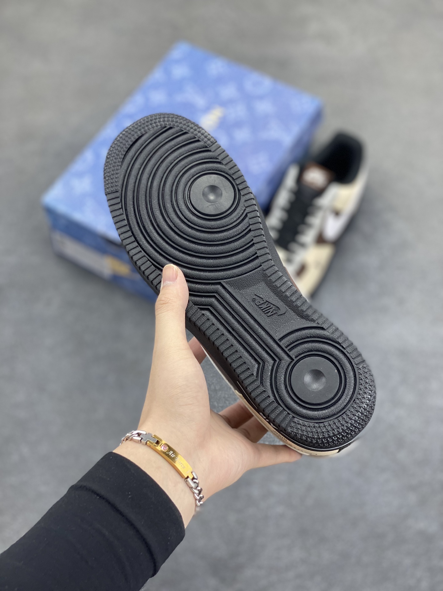 图片[5]-Nike Air Force 1 Low 空军一号低帮百搭休闲运动板鞋。柔软、弹性十足的缓震性能和出色的中底设计，横跨复古与现代的外型结合，造就出风靡全球三十多年的Force 1，直到今天还深受青睐。 货号：808788-625 尺码：36 36.5 37.5 38 38.5 39 40 40.5 41 42 42.5 43 44 44.5 45-选品中心
