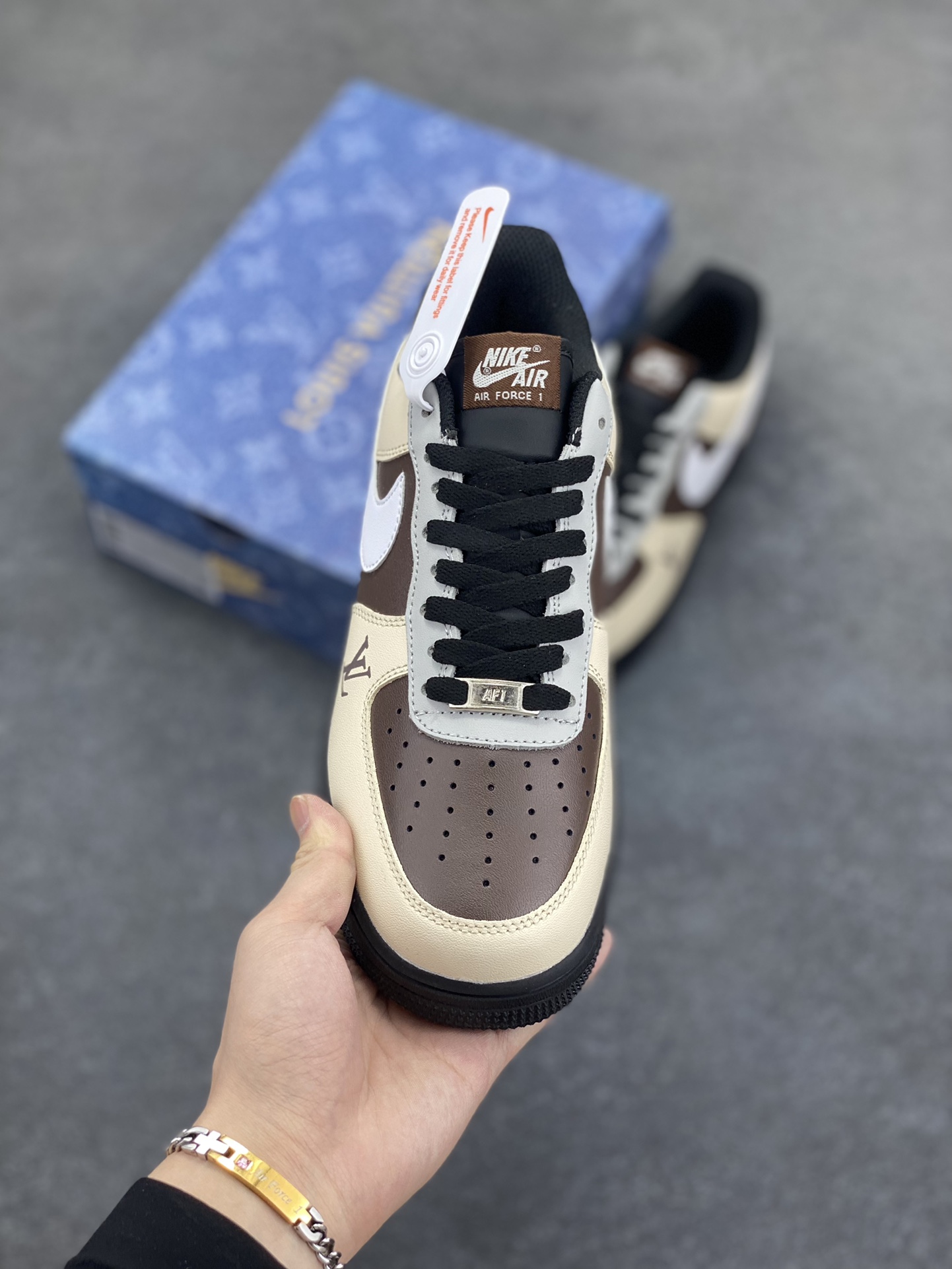 图片[2]-Nike Air Force 1 Low 空军一号低帮百搭休闲运动板鞋。柔软、弹性十足的缓震性能和出色的中底设计，横跨复古与现代的外型结合，造就出风靡全球三十多年的Force 1，直到今天还深受青睐。 货号：808788-625 尺码：36 36.5 37.5 38 38.5 39 40 40.5 41 42 42.5 43 44 44.5 45-选品中心