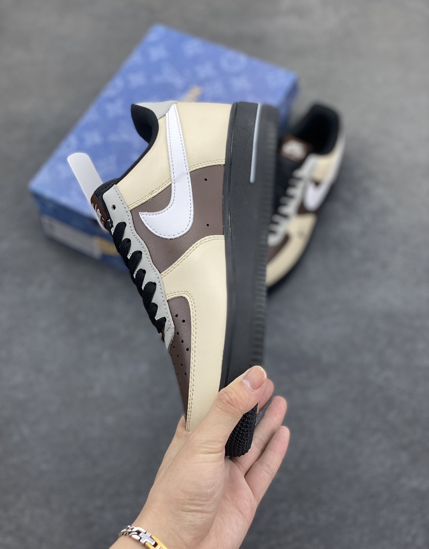图片[3]-Nike Air Force 1 Low 空军一号低帮百搭休闲运动板鞋。柔软、弹性十足的缓震性能和出色的中底设计，横跨复古与现代的外型结合，造就出风靡全球三十多年的Force 1，直到今天还深受青睐。 货号：808788-625 尺码：36 36.5 37.5 38 38.5 39 40 40.5 41 42 42.5 43 44 44.5 45-选品中心