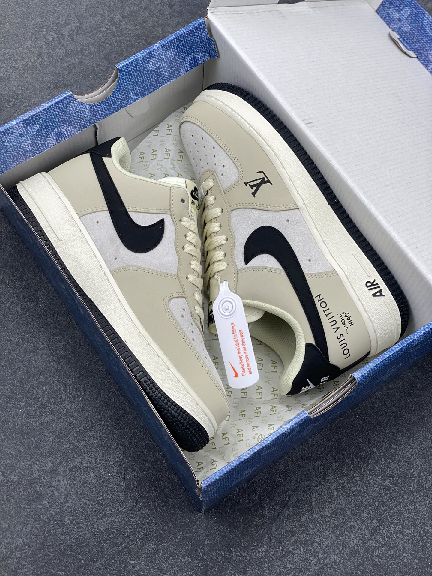 图片[9]-Nike Air Force 1 Low 空军一号低帮百搭休闲运动板鞋。柔软、弹性十足的缓震性能和出色的中底设计，横跨复古与现代的外型结合，造就出风靡全球三十多年的Force 1，直到今天还深受青睐。 货号：BS8856-820 尺码：36 36.5 37.5 38 38.5 39 40 40.5 41 42 42.5 43 44 44.5 45-选品中心