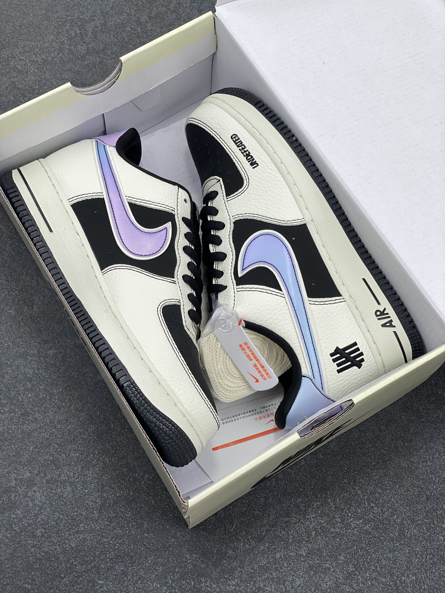 图片[9]-NIke Air Force 1 \’07 Low “UN联名”空军一号 低帮 运动鞋 休闲鞋 折边针车 工艺难度大 原楦头原纸板 原装鞋盒 定制五金配件 内置全掌气垫 原厂鞋底 货号：SC9207-528 尺码：36 36.5 37.5 38 38.5 39 40 40.5 41 42 42.5 43 44 44.5 45-选品中心