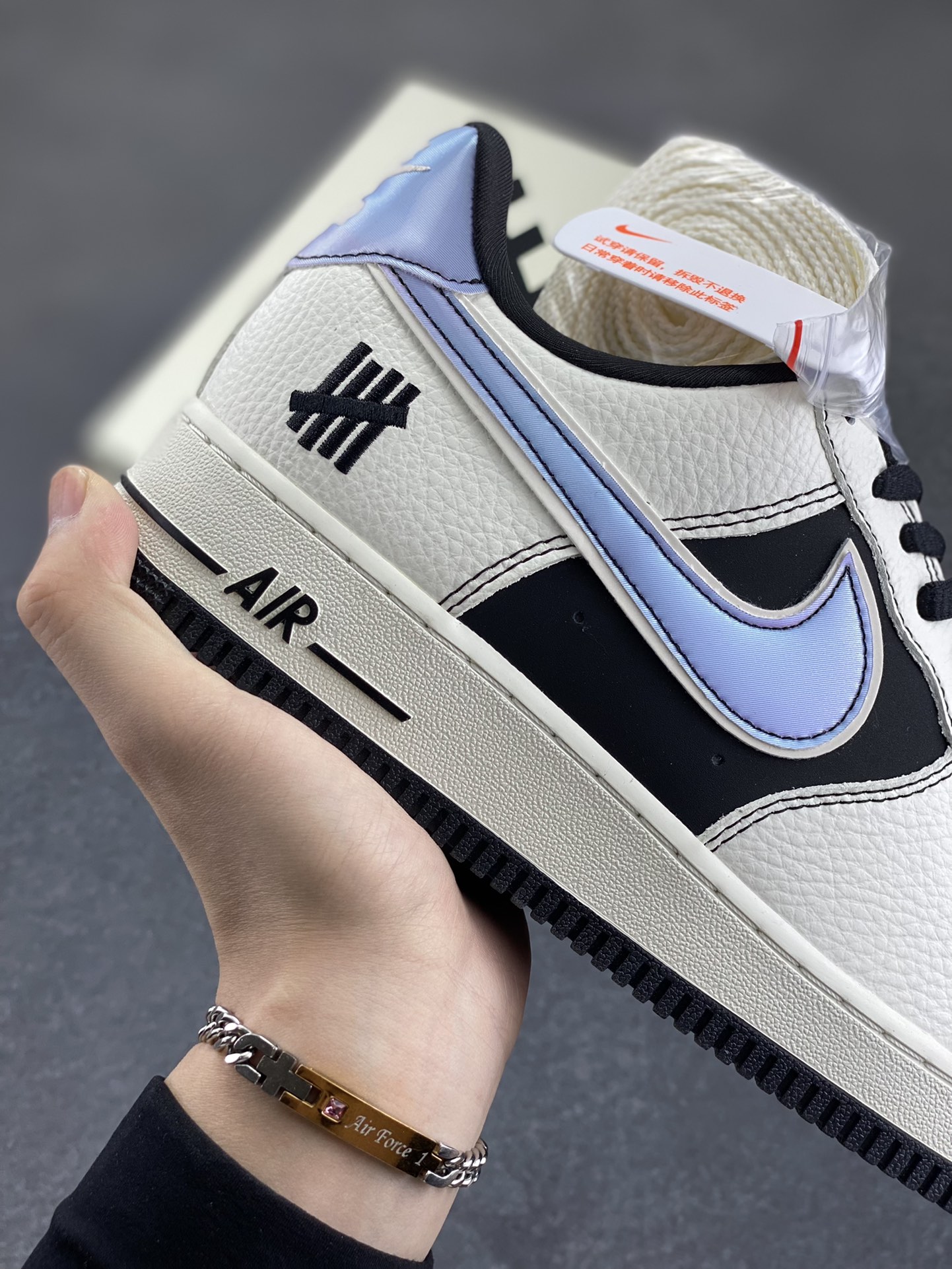 图片[6]-NIke Air Force 1 \’07 Low “UN联名”空军一号 低帮 运动鞋 休闲鞋 折边针车 工艺难度大 原楦头原纸板 原装鞋盒 定制五金配件 内置全掌气垫 原厂鞋底 货号：SC9207-528 尺码：36 36.5 37.5 38 38.5 39 40 40.5 41 42 42.5 43 44 44.5 45-选品中心