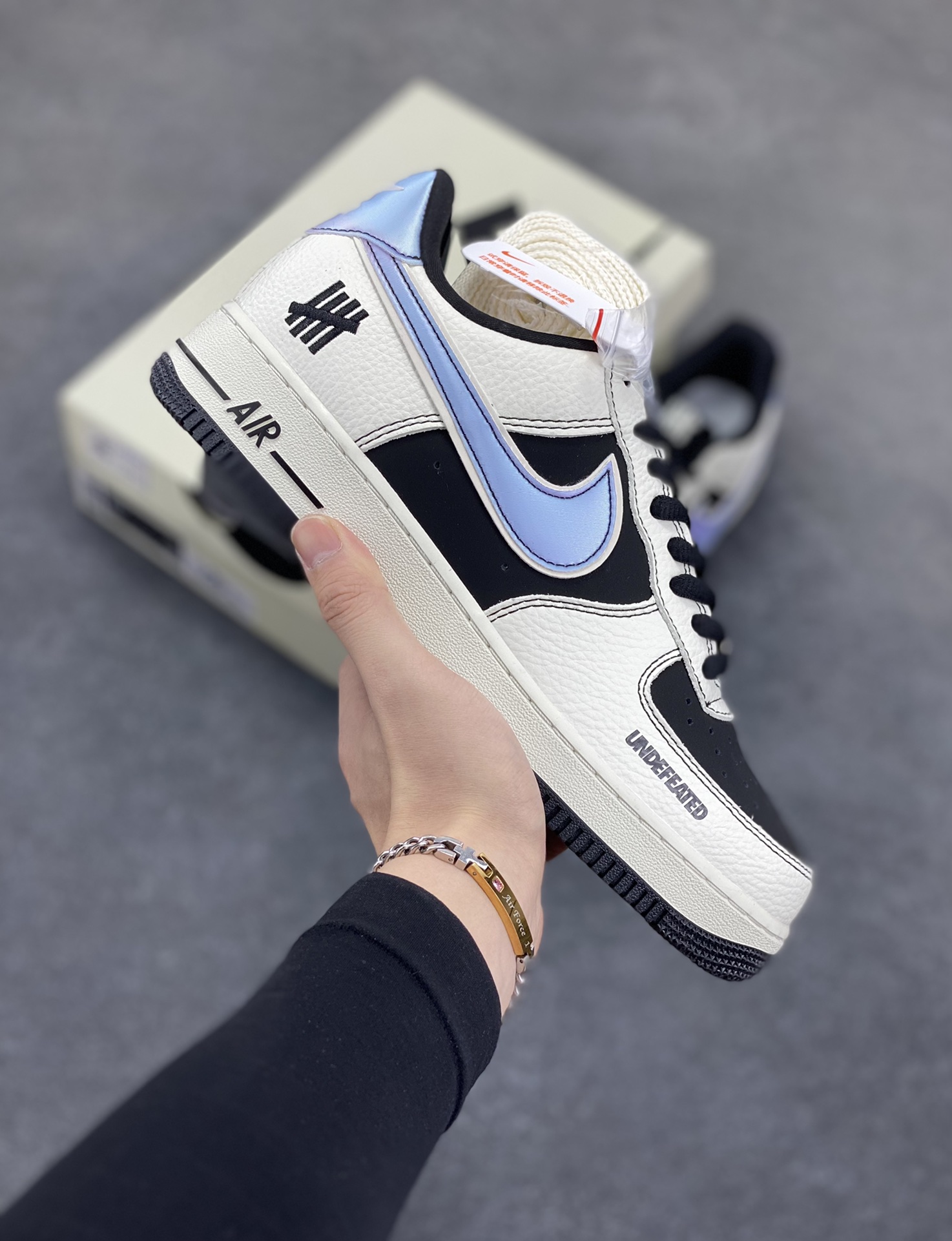 NIke Air Force 1 \’07 Low “UN联名”空军一号 低帮 运动鞋 休闲鞋 折边针车 工艺难度大 原楦头原纸板 原装鞋盒 定制五金配件 内置全掌气垫 原厂鞋底 货号:SC9207-528 尺码:36 36.5 37.5 38 38.5 39 40 40.5 41 42 42.5 43 44 44.5 45-选品中心