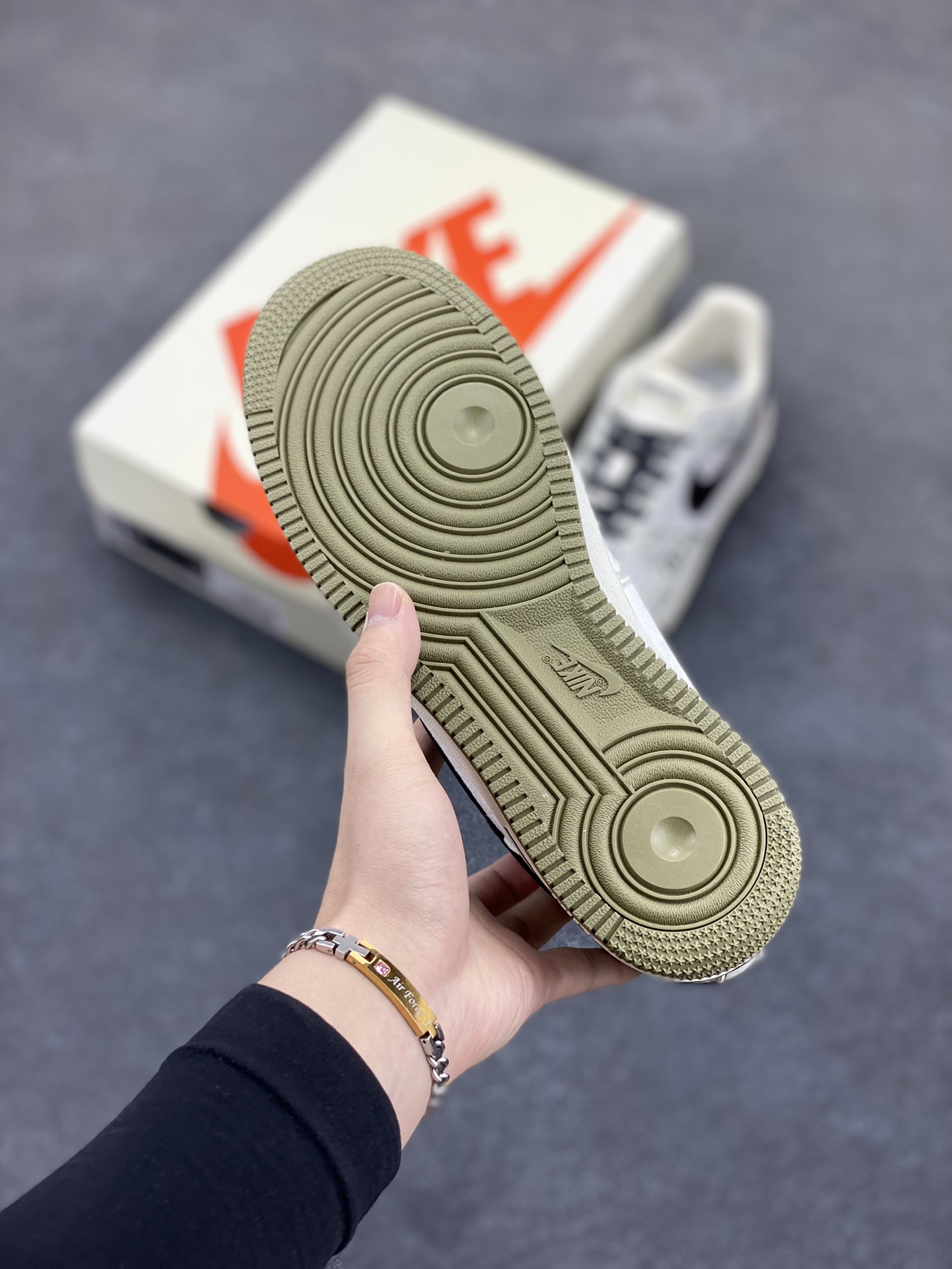 图片[5]-NIke Air Force 1 \’07 Low “古驰联名–经典花纹”空军一号 低帮 运动鞋 休闲鞋 折边针车 工艺难度大 原楦头原纸板 原装鞋盒 定制五金配件 内置全掌气垫 原厂鞋底 货号：CH6336-516 尺码：36 36.5 37.5 38 38.5 39 40 40.5 41 42 42.5 43 44 44.5 45-选品中心