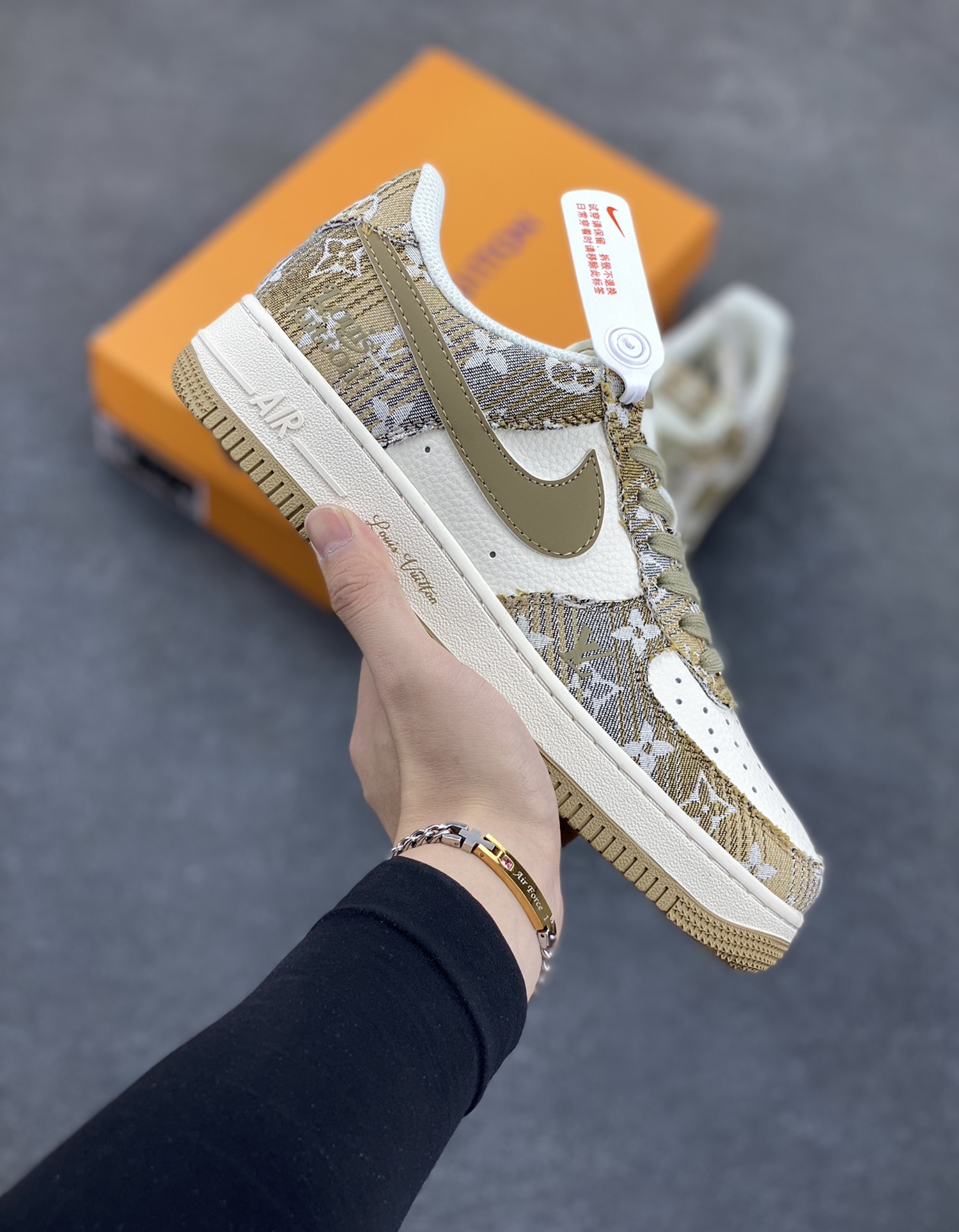 NIke Air Force 1 \’07 Low “LV联名——卡其印花牛仔”空军一号 低帮 运动鞋 休闲鞋 折边针车 工艺难度大 原楦头原纸板 原装鞋盒 定制五金配件 内置全掌气垫 原厂鞋底 货号:XS1958-582 尺码:36 36.5 37.5 38 38.5 39 40 40.5 41 42 42.5 43 44 44.5 45-选品中心