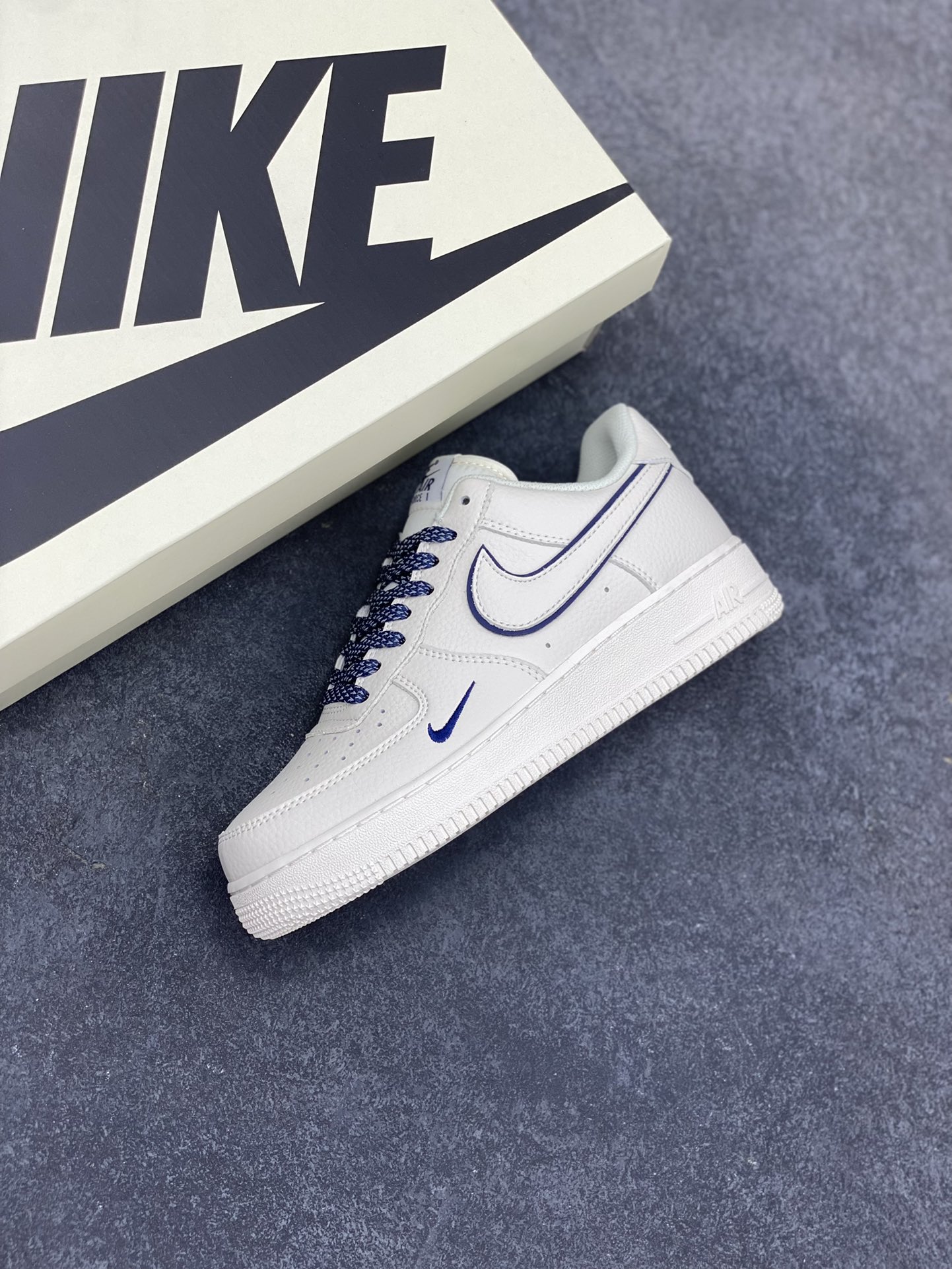 图片[7]-Nike Air Force 1 Low \’07 “经典深蓝小勾”满天星低帮空军一号休闲板鞋 定制皮料 3M反光 原楦原纸板 纯正版型 清洁度完美 内置全掌气垫 货号：MJ0319-029 尺码：36 36.5 37.5 38 38.5 39 40 40.5 41 42 42.5 43 44 44.5 45-选品中心