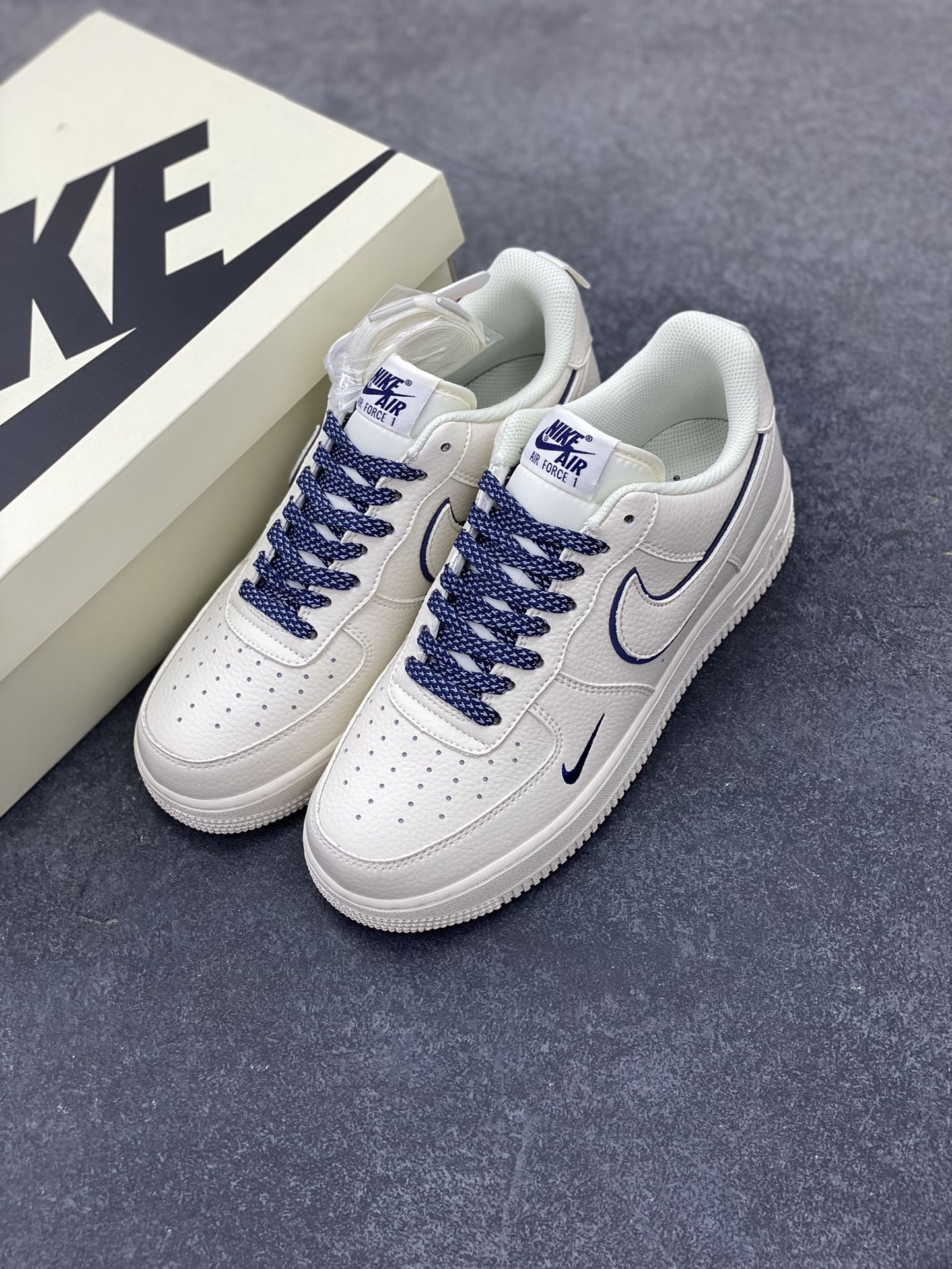 图片[8]-Nike Air Force 1 Low \’07 “经典深蓝小勾”满天星低帮空军一号休闲板鞋 定制皮料 3M反光 原楦原纸板 纯正版型 清洁度完美 内置全掌气垫 货号：MJ0319-029 尺码：36 36.5 37.5 38 38.5 39 40 40.5 41 42 42.5 43 44 44.5 45-选品中心
