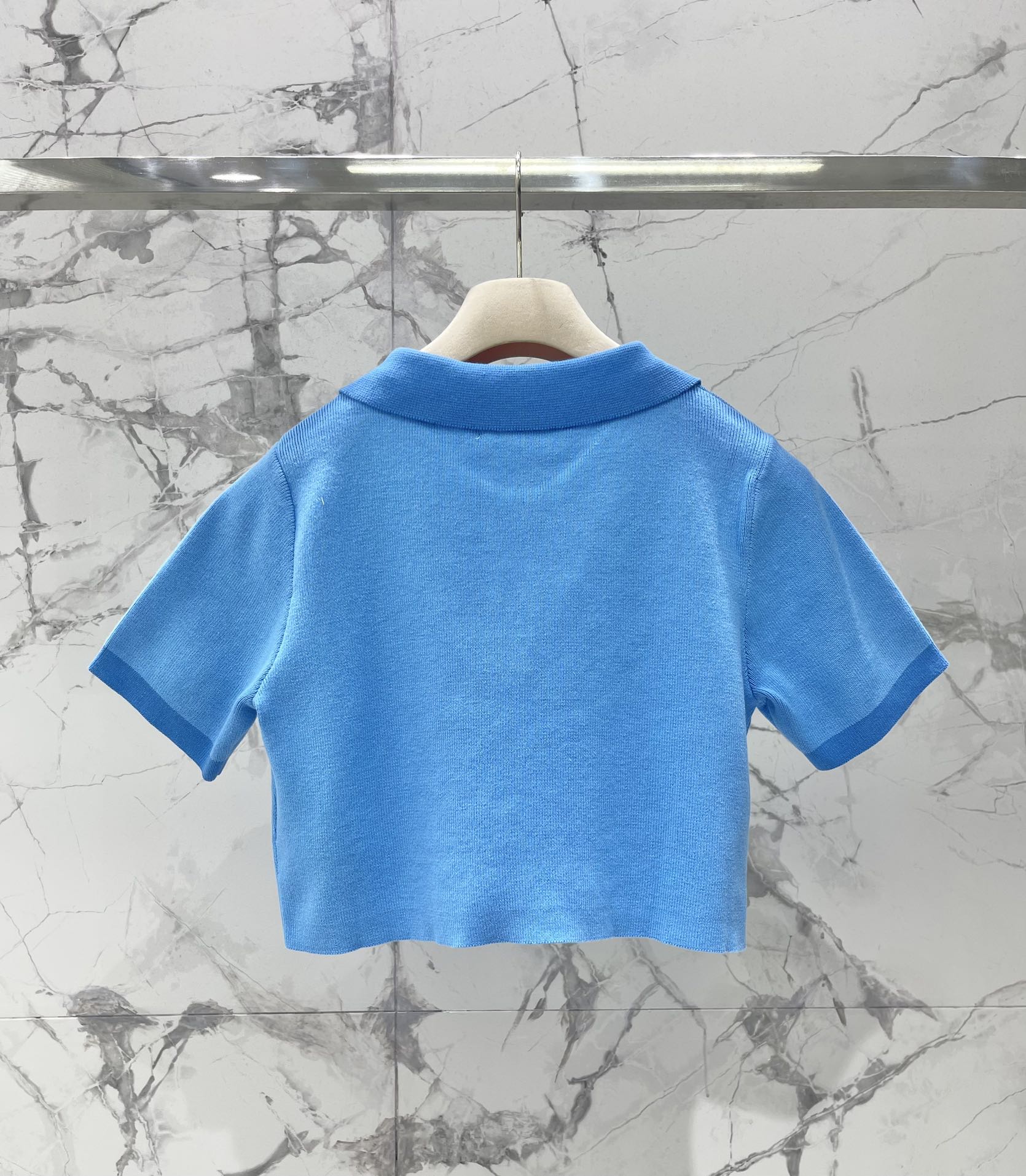 𝗠𝗜𝗨𝗠𝗜𝗨* 缪家学院风减龄Polo领短款T恤

👕简直就是青春校园剧的女主角本人啦！🎬👧 经典的Po