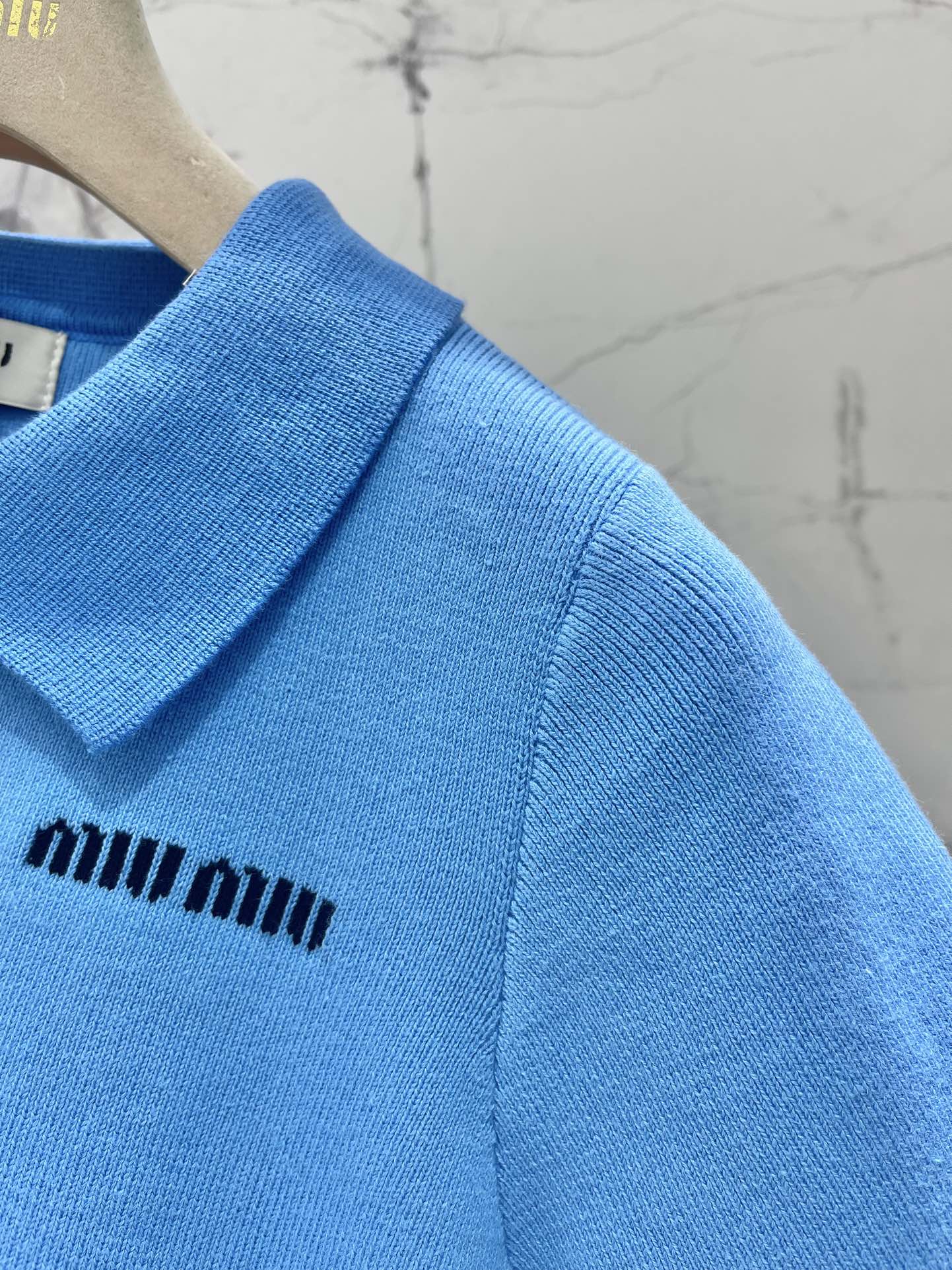 𝗠𝗜𝗨𝗠𝗜𝗨* 缪家学院风减龄Polo领短款T恤

👕简直就是青春校园剧的女主角本人啦！🎬👧 经典的Po