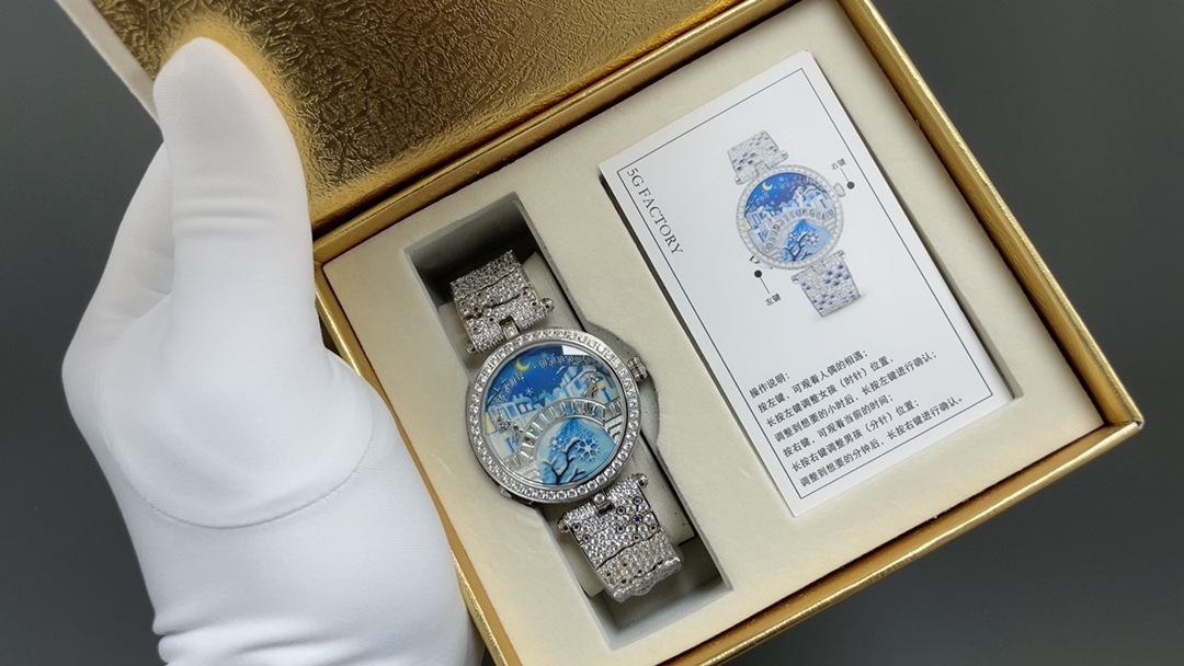 梵克雅宝 🌐四季情人桥腕表

💜梵雅克宝-Van Cleef&Arpels✨诗意复杂能功系列：恋人之桥最浪的漫手表 瑞定士做石英机芯升级最新版 蓝宝石玻璃镜升面级：表直壳径约38mm：情人升桥级为～纯材钢料 1比1复刻，女孩是时男针孩是分针，时针分和针都是用高科技、技术做成的3D效果针．按一下七字位按钮🔘：会自动走三次来回：亲吻 巜三生三世》表达的你爱意。按三字位按钮一下：自己走到当时的时间后会发现恋人💑在悄悄地走到中间去接吻之后各自回到零点。还什等么，最佳物礼就它了💜梵克雅宝，这个充满诗意与浪漫的品牌，一直致力于向爱情致敬。他们的情人桥手表，以其独特的设计和精湛的工艺，成为了许多时尚名媛的心头好。
这款手表的设计灵感来源于情人桥，寓意着爱情的永恒与美好。它采用了逆跳的钟表技术，巧妙地表达了恋人之间的柔情蜜意和缱绻缠绵。表盘以春夏秋冬为主题，色彩绚丽，诗意盎然，仿佛在诉说着每一个季节的爱情故事。
无论是春夏的明媚阳光，还是秋冬的落叶飘零，这款手表都能以一种独特而诗意的方式引导你度过每一天。它的颜值之高，简直让人惊叹不已，简直是美爆了的艺术品。
梵克雅宝希望通过这款手表，向所有有情人传递美好的祝福：愿你们拥有美好的爱情，生活灿烂，幸福直到永久🌐