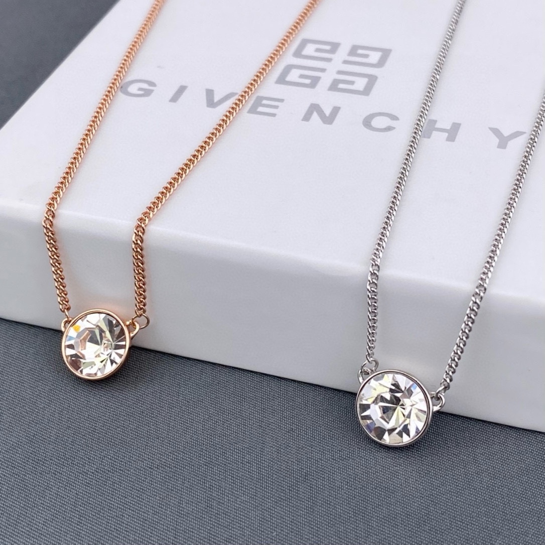 Givenchy Givenchy纪梵希许愿球白金项链 仙女本仙显白的颜色，喜欢佩戴一些小饰品，可以让自己心情更美好