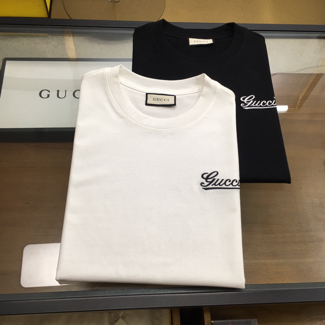 NO:440271,New product [Gu.ci...] The latest short-sleeved round-neck T-shirt in the first spring and summer counter, high-end customization, avant-garde and fashionable design!  Brand logo heavy craft design, high-end customized mercerated cloud cotton fabric, soft feel, comfortable to wear, exquisite counter-level car line, fine workmanship, invincible and handsome upper body effect!  A must-have item for handsome men!  The color is shown in the figure. Code number M-4XL, T-shirt,tees, t-shirt,alexander wang19860909新品【Gu.ci...】 春夏首发专柜最新款短袖圆领T恤 高端订制 设计前卫时尚！品牌logo重工艺设计 高端定制丝光云朵棉面料.手感柔软.穿着舒适.专柜级别精致车线.做工精细.上身效果无敌帅气！型男必备单品！ 颜色如图 码数M-4XL,,T-shirt,tees，t-shirt,alexander wang,Men's clothing