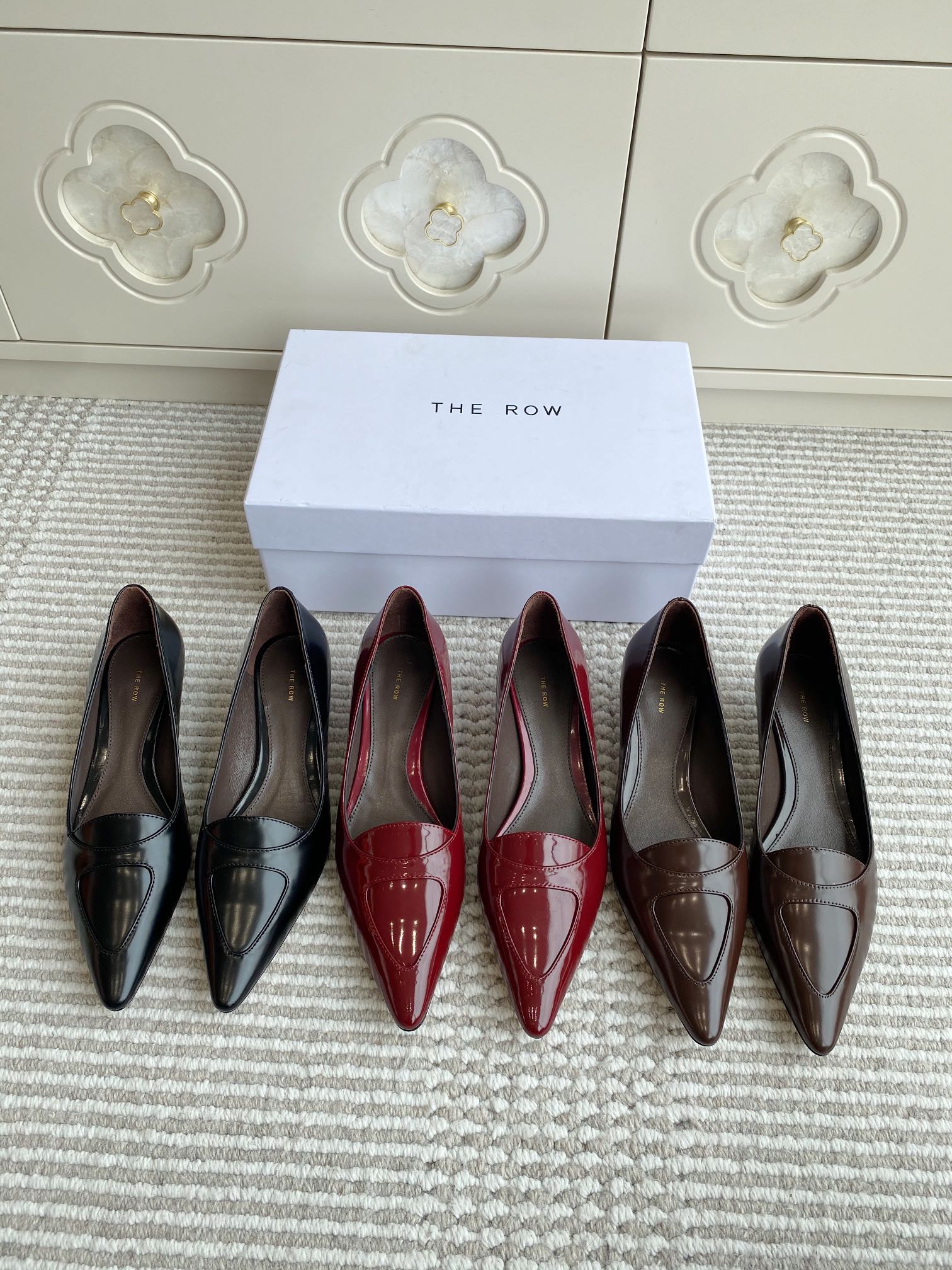 NO:403097,The row·Cat heel pointed toe shoes·35-40,High heels19860909The row·猫跟尖头单鞋·35-40,高跟鞋单鞋,high heels,Women's Shoes