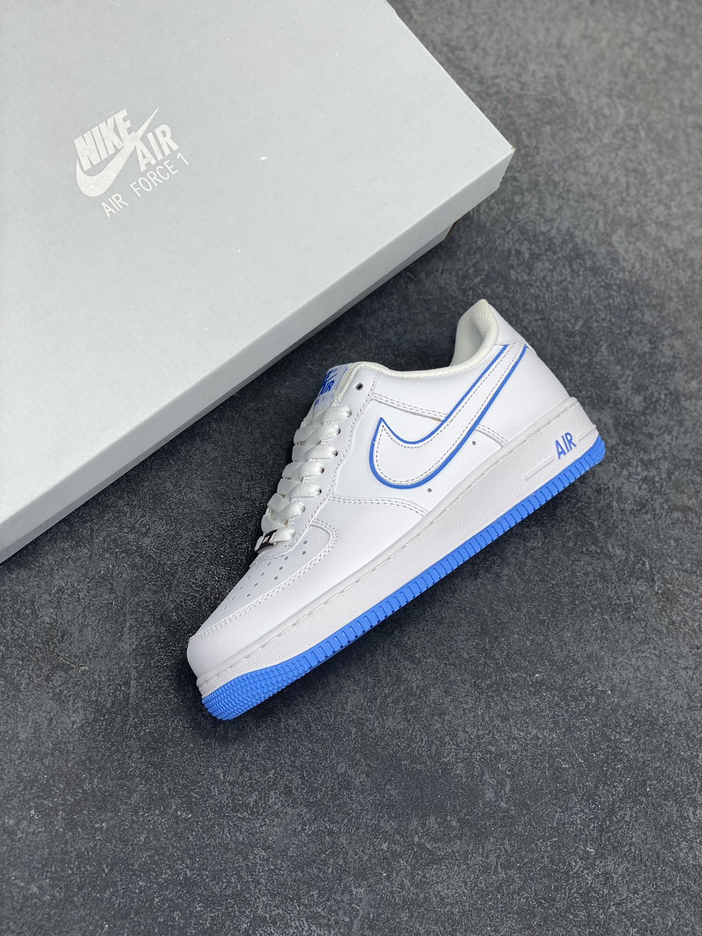 图片[7]-福利特价 Nike Air Force 1 Low 白蓝边 空军一号低帮运动休闲板鞋 原楦头原纸板 打造纯正空军版型 专注外贸渠道 全掌内置蜂窝气垫 原盒配件 原厂中底钢印、拉帮完美 货号：DV0788-101 尺码：36 36.5 37.5 38 38.5 39 40 40.5 41 42 42.5 43 44 44.5 45-选品中心