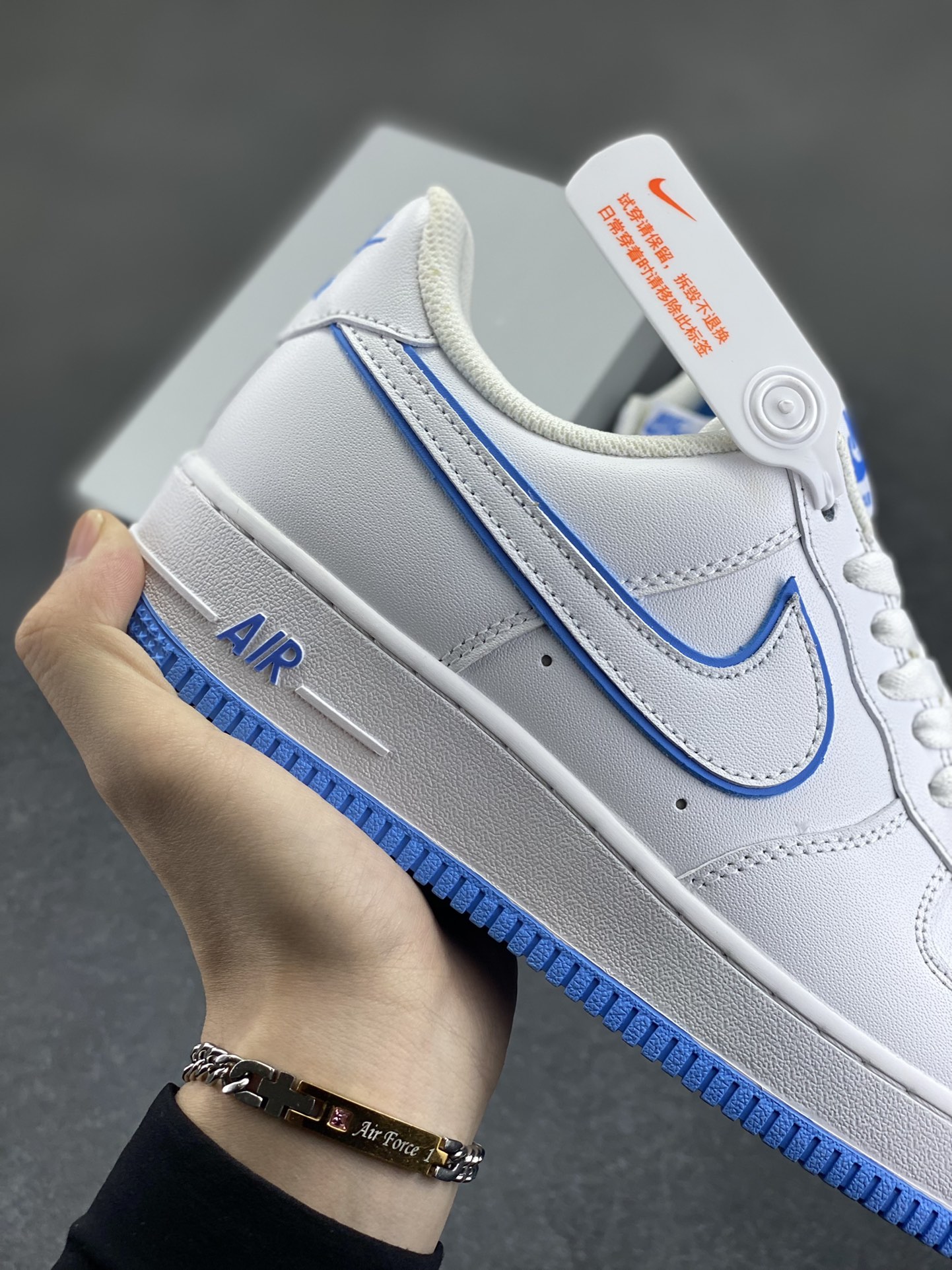 图片[6]-福利特价 Nike Air Force 1 Low 白蓝边 空军一号低帮运动休闲板鞋 原楦头原纸板 打造纯正空军版型 专注外贸渠道 全掌内置蜂窝气垫 原盒配件 原厂中底钢印、拉帮完美 货号：DV0788-101 尺码：36 36.5 37.5 38 38.5 39 40 40.5 41 42 42.5 43 44 44.5 45-选品中心