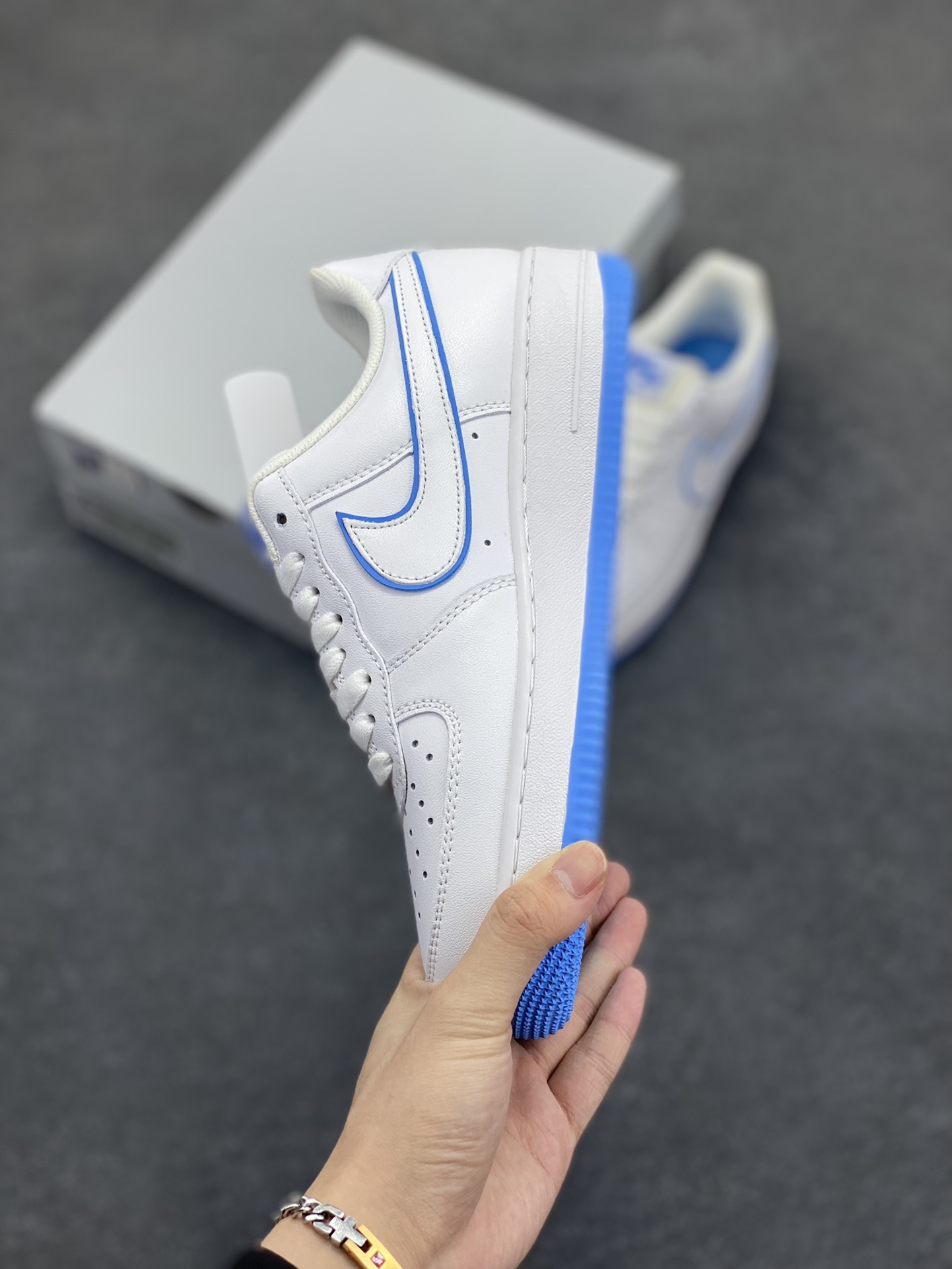 图片[3]-福利特价 Nike Air Force 1 Low 白蓝边 空军一号低帮运动休闲板鞋 原楦头原纸板 打造纯正空军版型 专注外贸渠道 全掌内置蜂窝气垫 原盒配件 原厂中底钢印、拉帮完美 货号：DV0788-101 尺码：36 36.5 37.5 38 38.5 39 40 40.5 41 42 42.5 43 44 44.5 45-选品中心