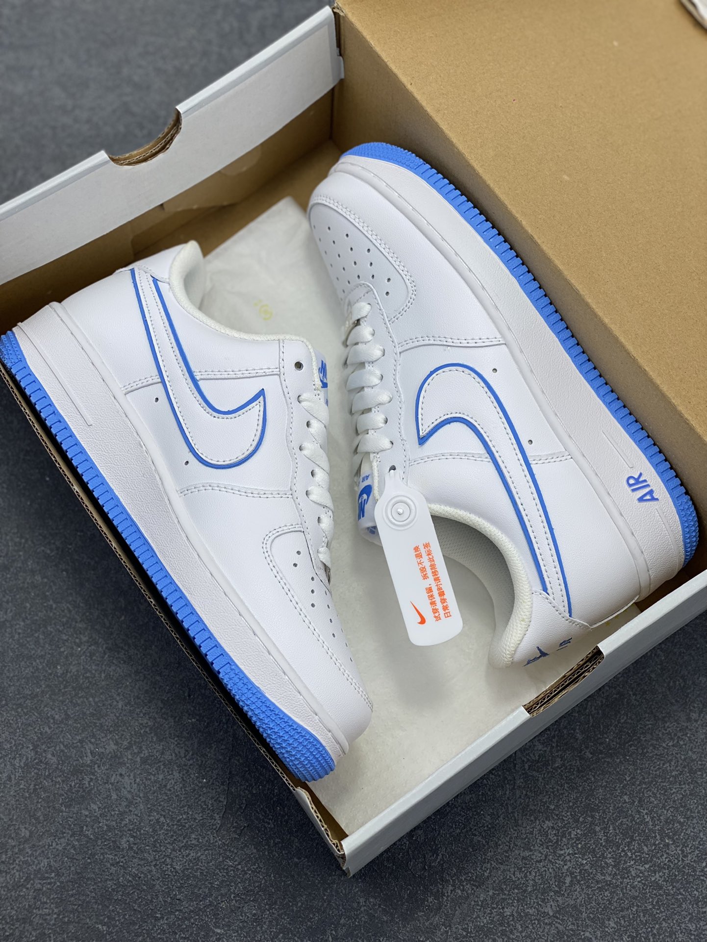 图片[9]-福利特价 Nike Air Force 1 Low 白蓝边 空军一号低帮运动休闲板鞋 原楦头原纸板 打造纯正空军版型 专注外贸渠道 全掌内置蜂窝气垫 原盒配件 原厂中底钢印、拉帮完美 货号：DV0788-101 尺码：36 36.5 37.5 38 38.5 39 40 40.5 41 42 42.5 43 44 44.5 45-选品中心