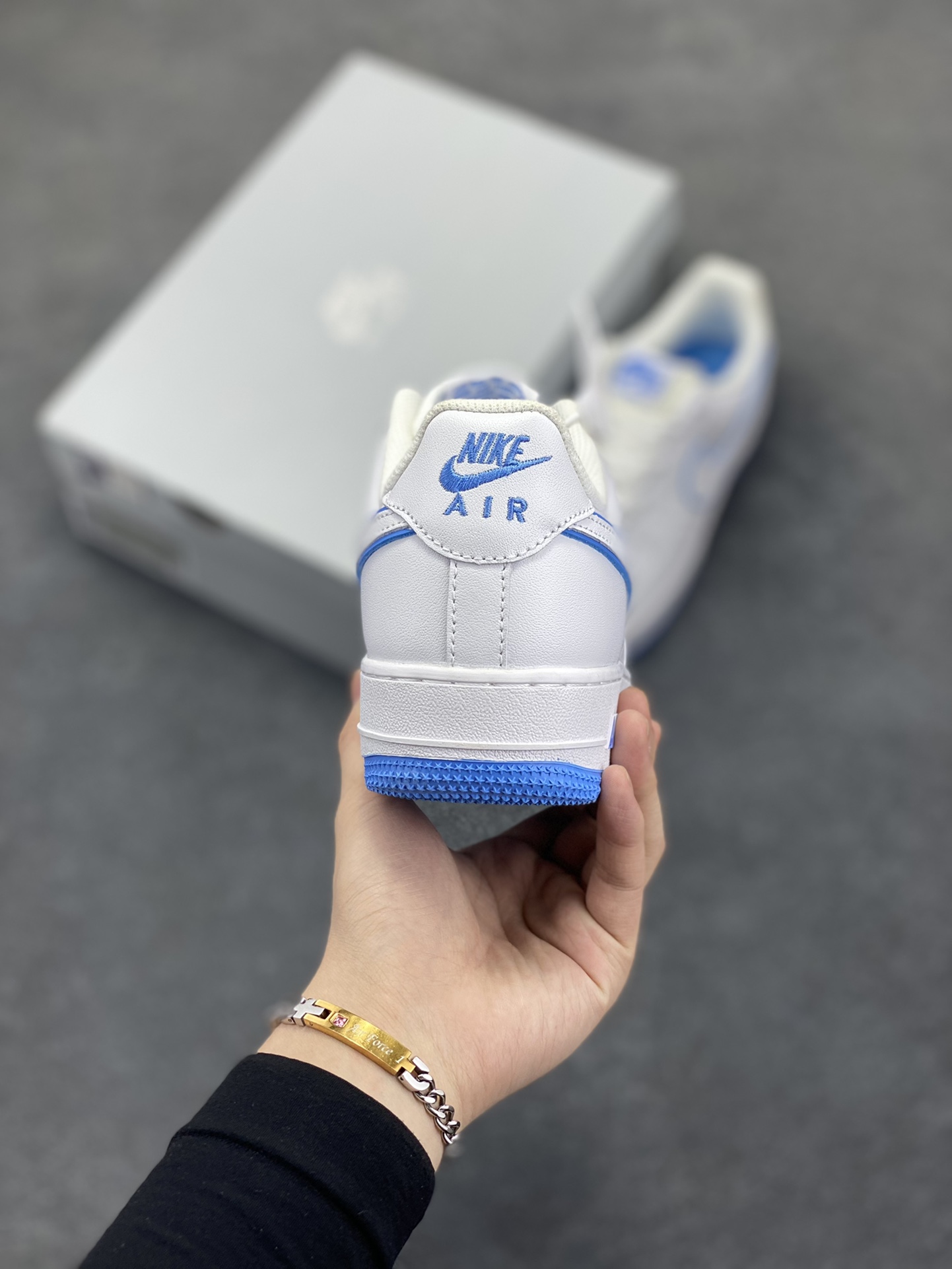 图片[4]-福利特价 Nike Air Force 1 Low 白蓝边 空军一号低帮运动休闲板鞋 原楦头原纸板 打造纯正空军版型 专注外贸渠道 全掌内置蜂窝气垫 原盒配件 原厂中底钢印、拉帮完美 货号：DV0788-101 尺码：36 36.5 37.5 38 38.5 39 40 40.5 41 42 42.5 43 44 44.5 45-选品中心