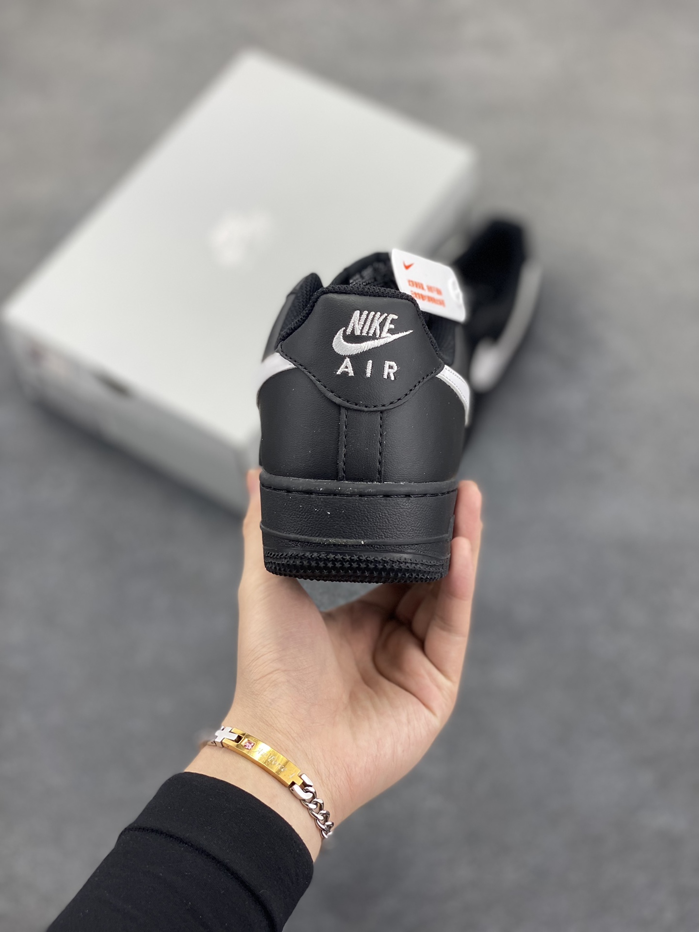 图片[4]-福利特价 Nike Air Force 1 Low 黑白勾 空军一号低帮运动休闲板鞋 原楦头原纸板 打造纯正空军版型 专注外贸渠道 全掌内置蜂窝气垫 原盒配件 原厂中底钢印、拉帮完美 货号：FZ0627-010 尺码：36 36.5 37.5 38 38.5 39 40 40.5 41 42 42.5 43 44 44.5 45-选品中心