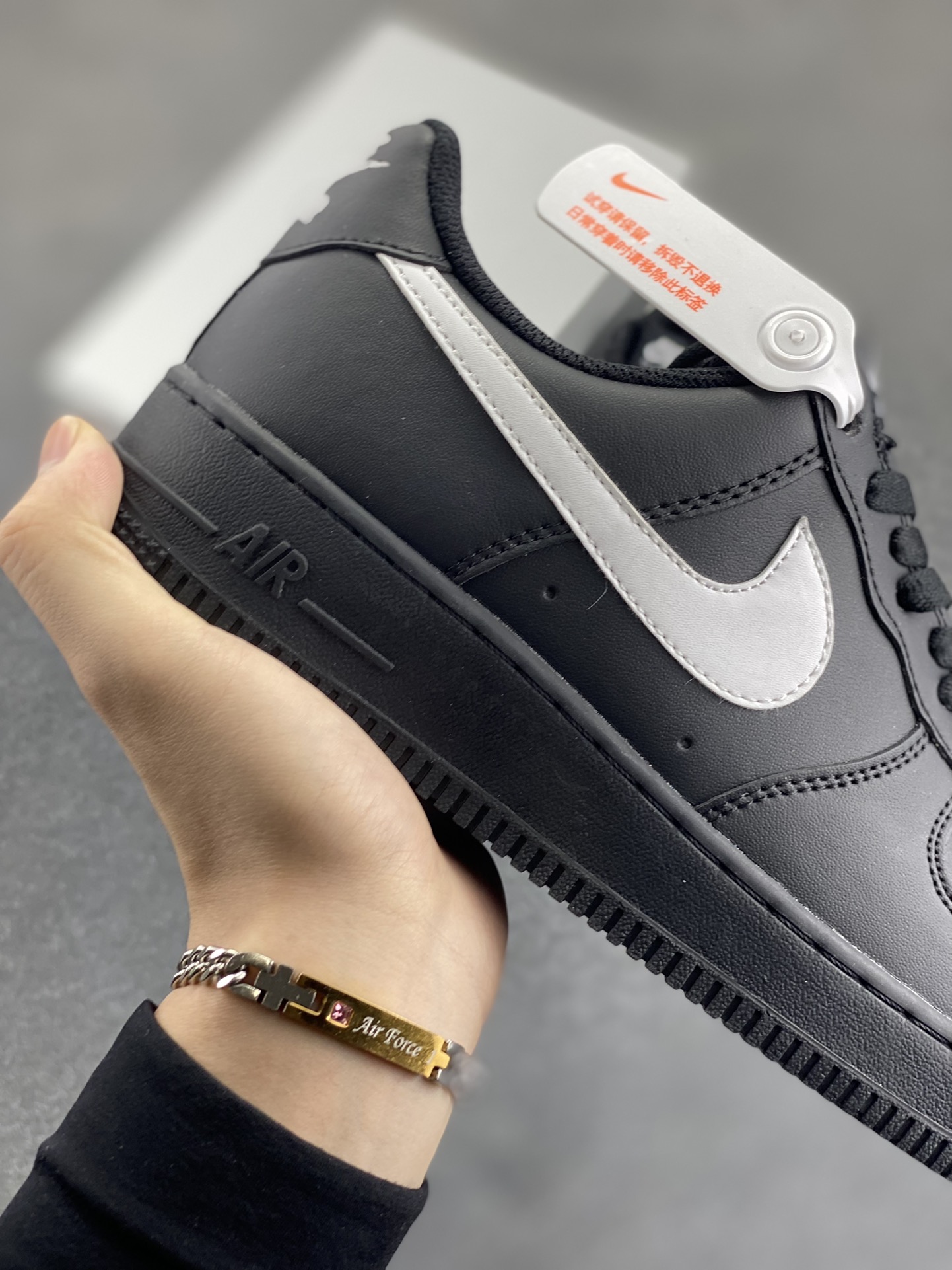 图片[6]-福利特价 Nike Air Force 1 Low 黑白勾 空军一号低帮运动休闲板鞋 原楦头原纸板 打造纯正空军版型 专注外贸渠道 全掌内置蜂窝气垫 原盒配件 原厂中底钢印、拉帮完美 货号：FZ0627-010 尺码：36 36.5 37.5 38 38.5 39 40 40.5 41 42 42.5 43 44 44.5 45-选品中心