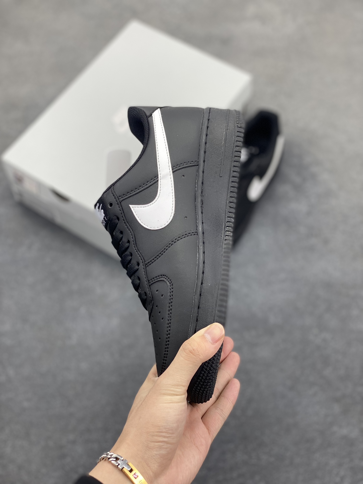 图片[3]-福利特价 Nike Air Force 1 Low 黑白勾 空军一号低帮运动休闲板鞋 原楦头原纸板 打造纯正空军版型 专注外贸渠道 全掌内置蜂窝气垫 原盒配件 原厂中底钢印、拉帮完美 货号：FZ0627-010 尺码：36 36.5 37.5 38 38.5 39 40 40.5 41 42 42.5 43 44 44.5 45-选品中心