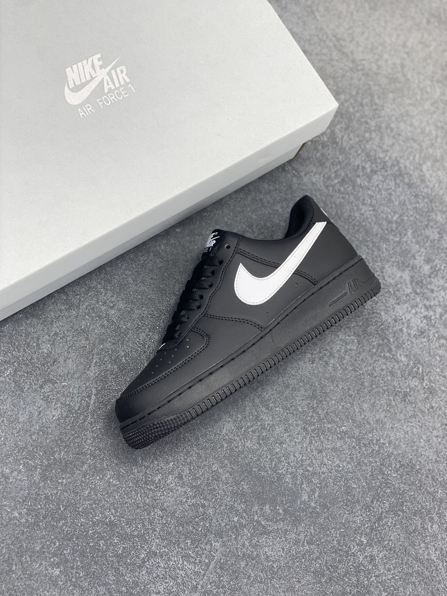 图片[7]-福利特价 Nike Air Force 1 Low 黑白勾 空军一号低帮运动休闲板鞋 原楦头原纸板 打造纯正空军版型 专注外贸渠道 全掌内置蜂窝气垫 原盒配件 原厂中底钢印、拉帮完美 货号：FZ0627-010 尺码：36 36.5 37.5 38 38.5 39 40 40.5 41 42 42.5 43 44 44.5 45-选品中心
