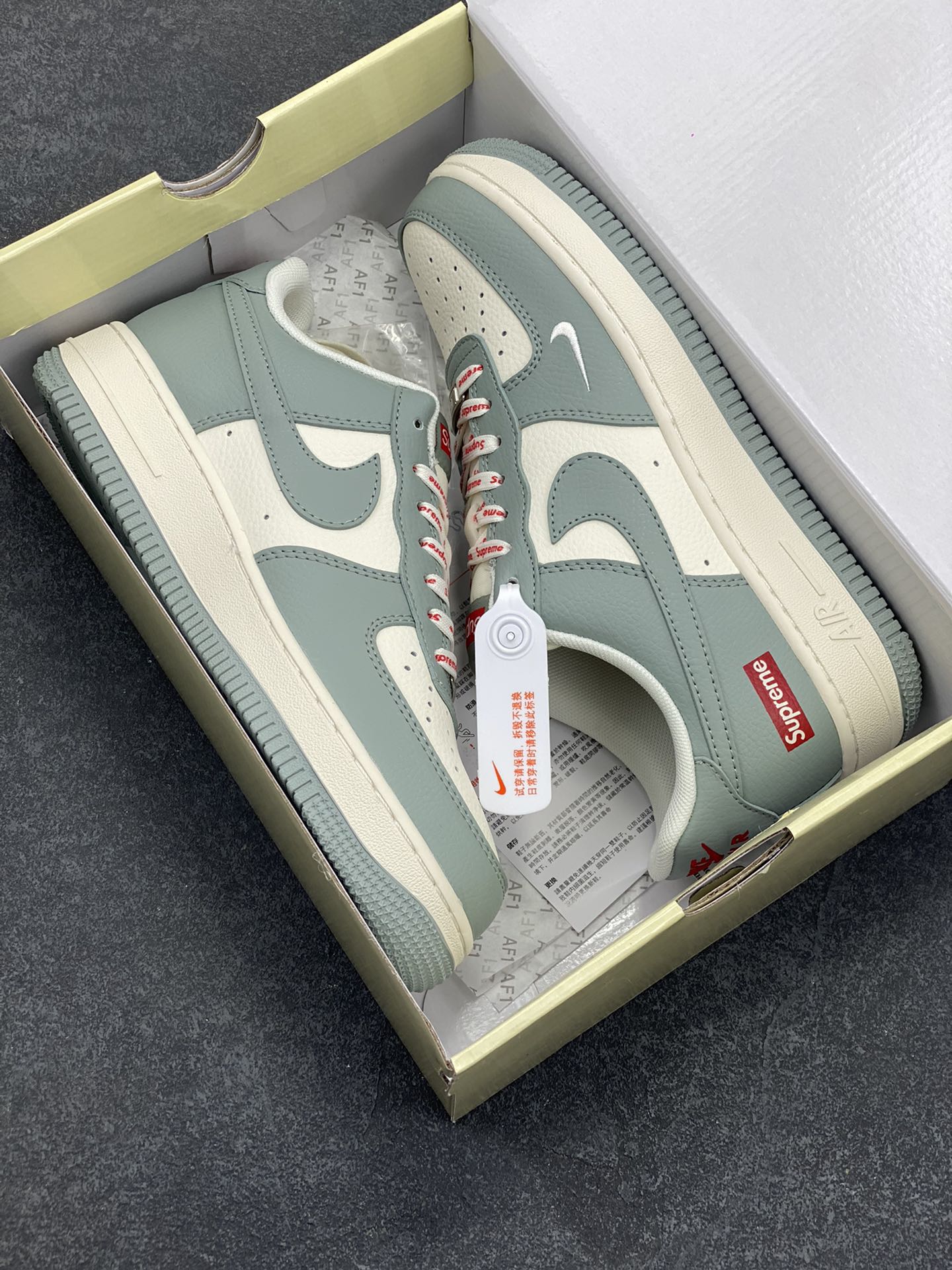 图片[9]-NIke Air Force 1 \’07 Low “Supreme联名——穹灰”空军一号 低帮 运动鞋 休闲鞋 折边针车 工艺难度大 原楦头原纸板 原装鞋盒 定制五金配件 内置全掌气垫 原厂鞋底 货号：ZH2598-319 尺码：36 36.5 37.5 38 38.5 39 40 40.5 41 42 42.5 43 44 44.5 45-选品中心