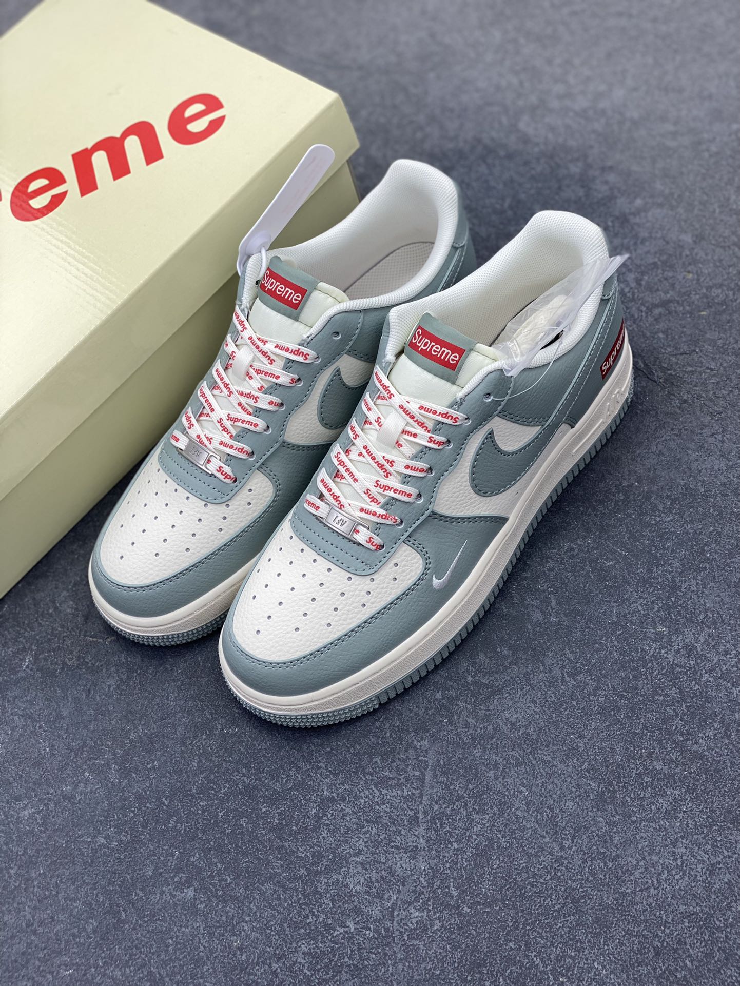 图片[8]-NIke Air Force 1 \’07 Low “Supreme联名——穹灰”空军一号 低帮 运动鞋 休闲鞋 折边针车 工艺难度大 原楦头原纸板 原装鞋盒 定制五金配件 内置全掌气垫 原厂鞋底 货号：ZH2598-319 尺码：36 36.5 37.5 38 38.5 39 40 40.5 41 42 42.5 43 44 44.5 45-选品中心