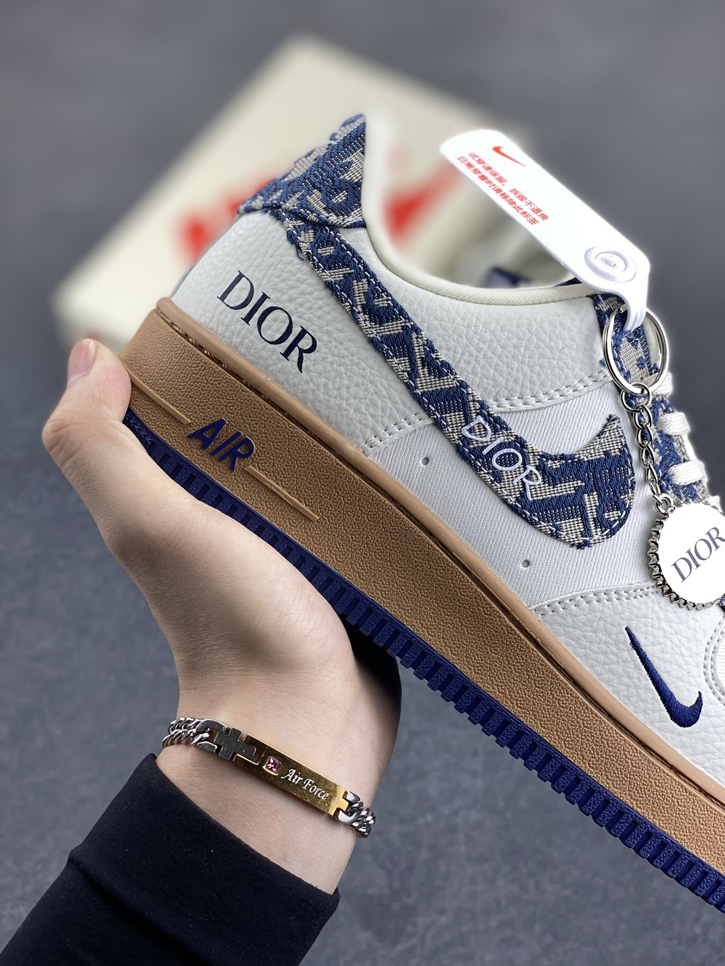 图片[6]-Nike Air Force 1 Low 空军一号低帮百搭休闲运动板鞋。柔软、弹性十足的缓震性能和出色的中底设计，横跨复古与现代的外型结合，造就出风靡全球三十多年的Force 1，直到今天还深受青睐。 货号：KK1988-052 尺码：36 37.5 38 39 40 40.5 41 42 42.5 43 44 44.5 45-选品中心