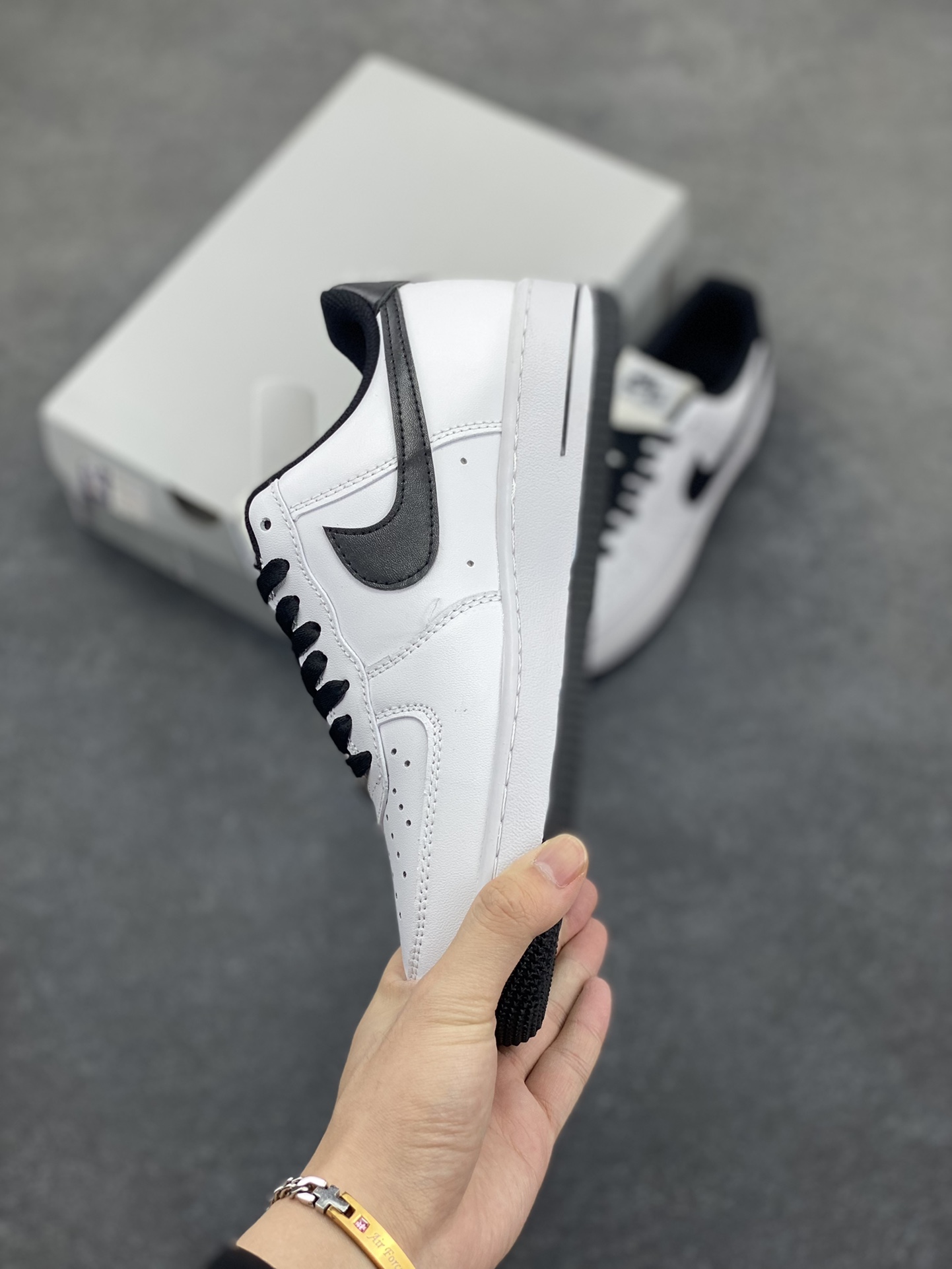 图片[3]-福利特价 Air Force 1 Nike Low 二代白黑 原楦头原纸板 打造纯正空军版型 专注外贸渠道 全掌内置蜂窝气垫 #原盒配件 原厂中底钢印、拉帮完美 货号：DH7561-102 尺码：36 36.5 37.5 38 38.5 39 40 40.5 41 42 42.5 43 44 44.5 45-选品中心