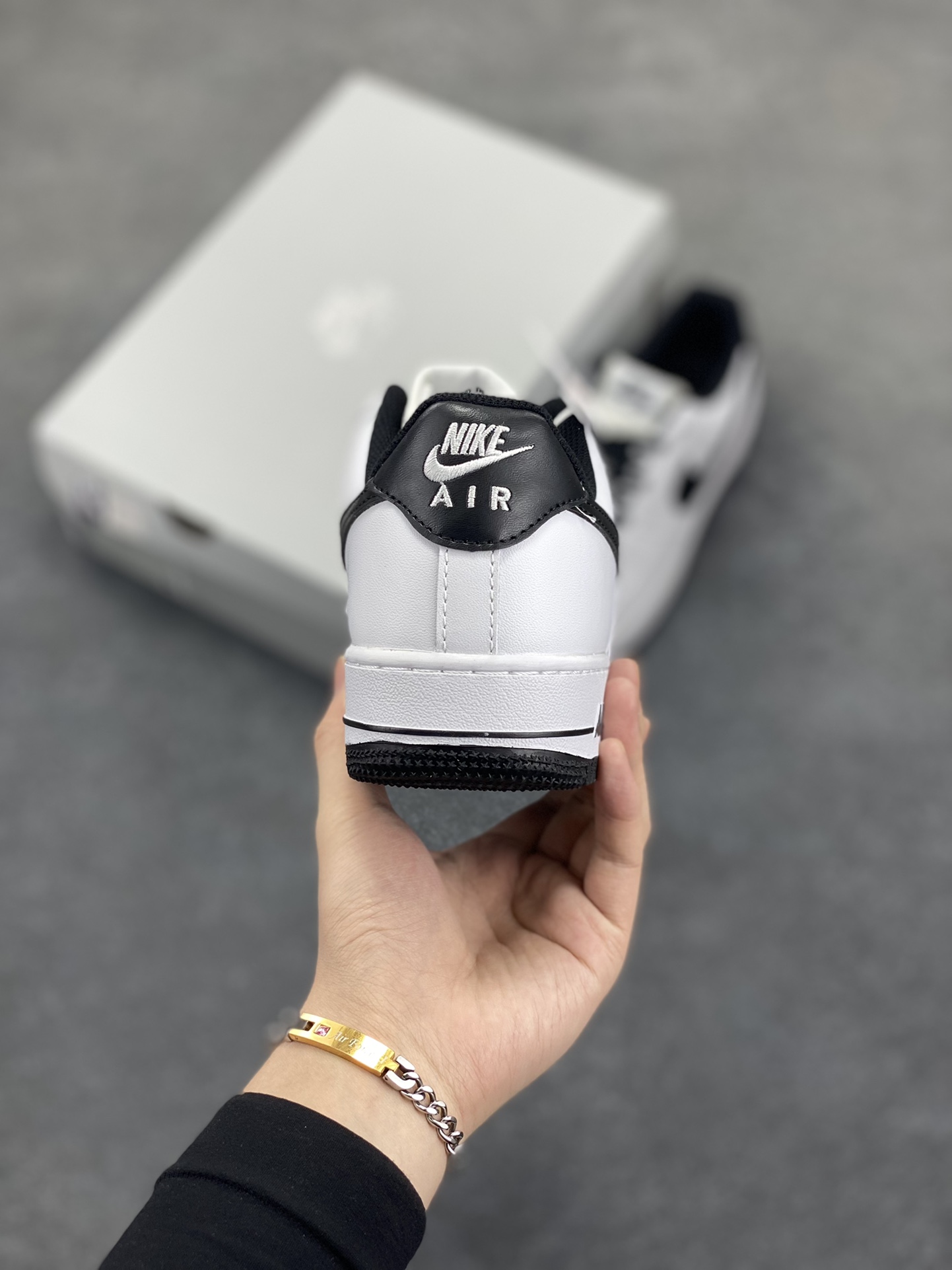 图片[4]-福利特价 Air Force 1 Nike Low 二代白黑 原楦头原纸板 打造纯正空军版型 专注外贸渠道 全掌内置蜂窝气垫 #原盒配件 原厂中底钢印、拉帮完美 货号：DH7561-102 尺码：36 36.5 37.5 38 38.5 39 40 40.5 41 42 42.5 43 44 44.5 45-选品中心